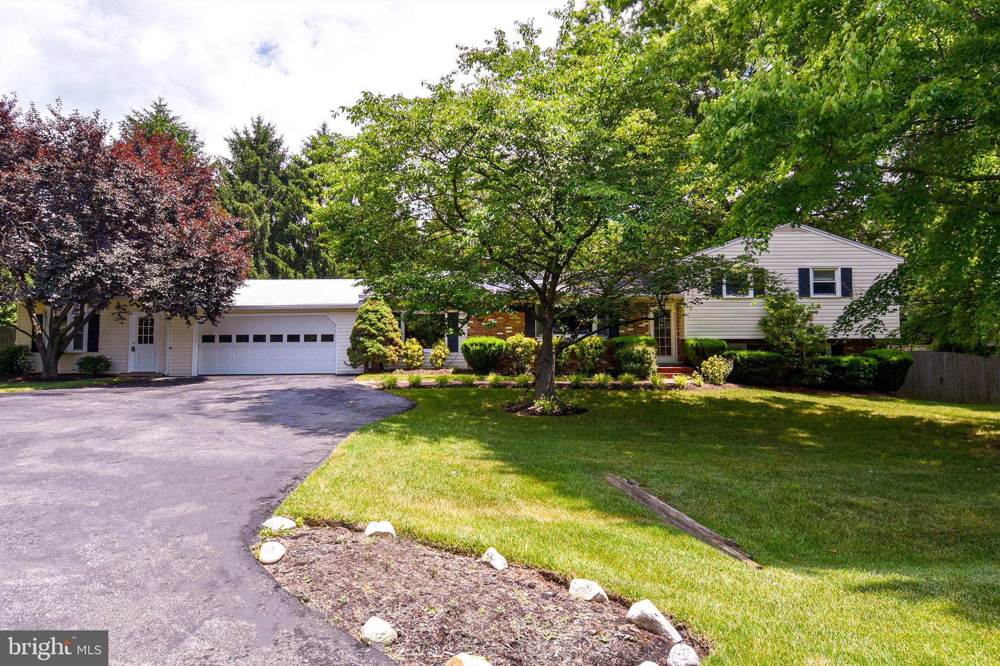 OAKMONT MANOR - Residential