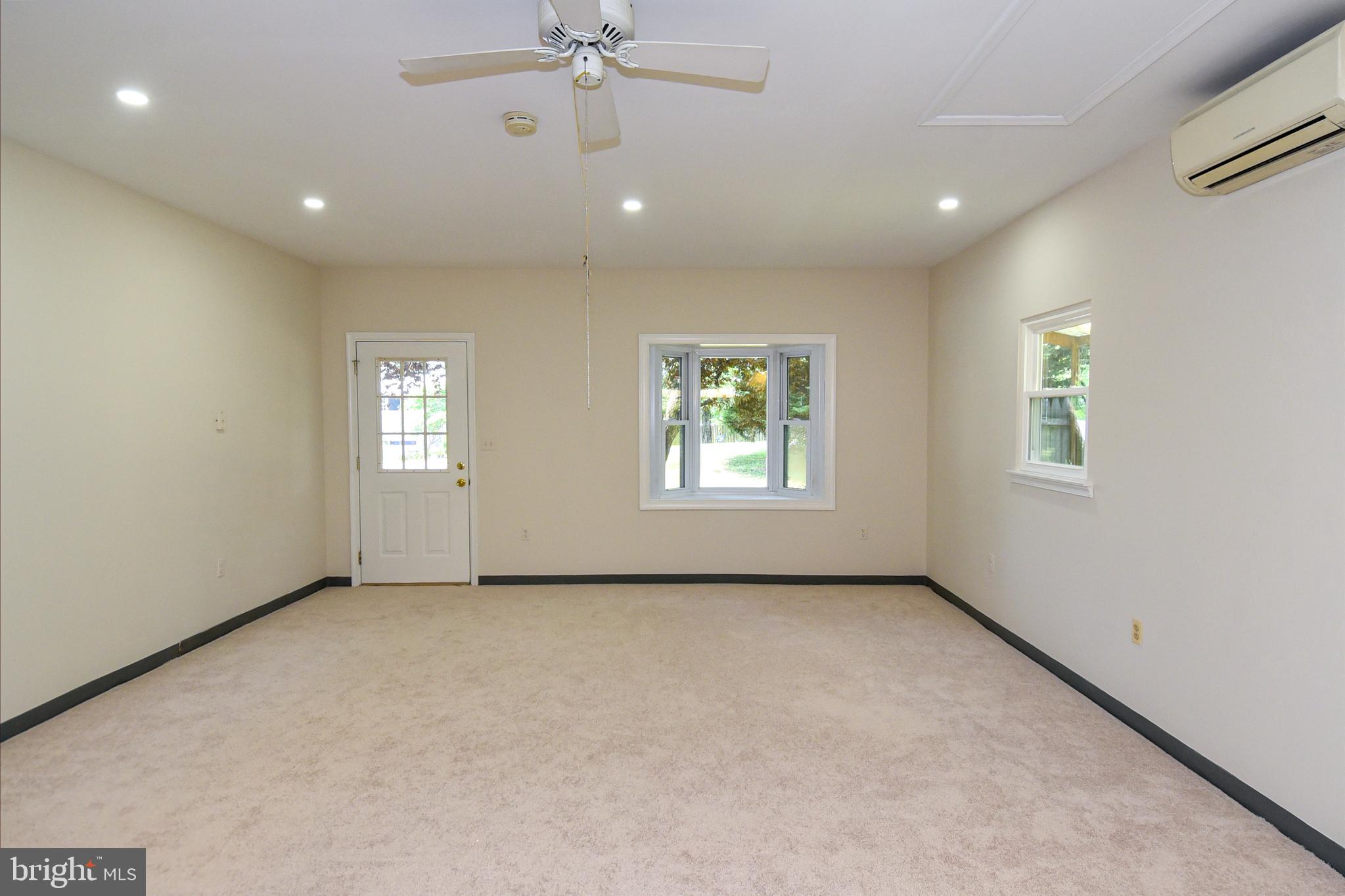 OAKMONT MANOR - Residential