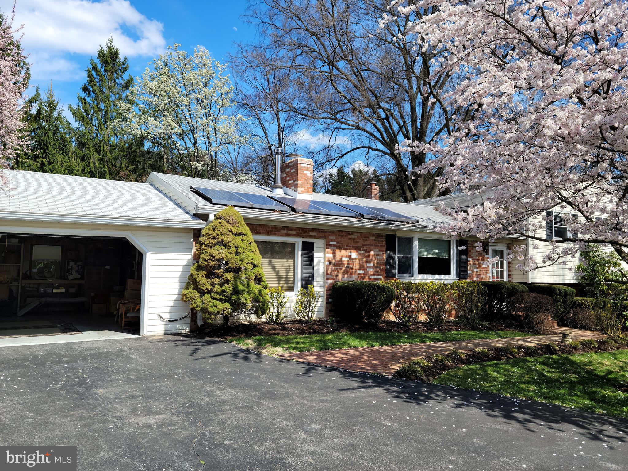 OAKMONT MANOR - Residential