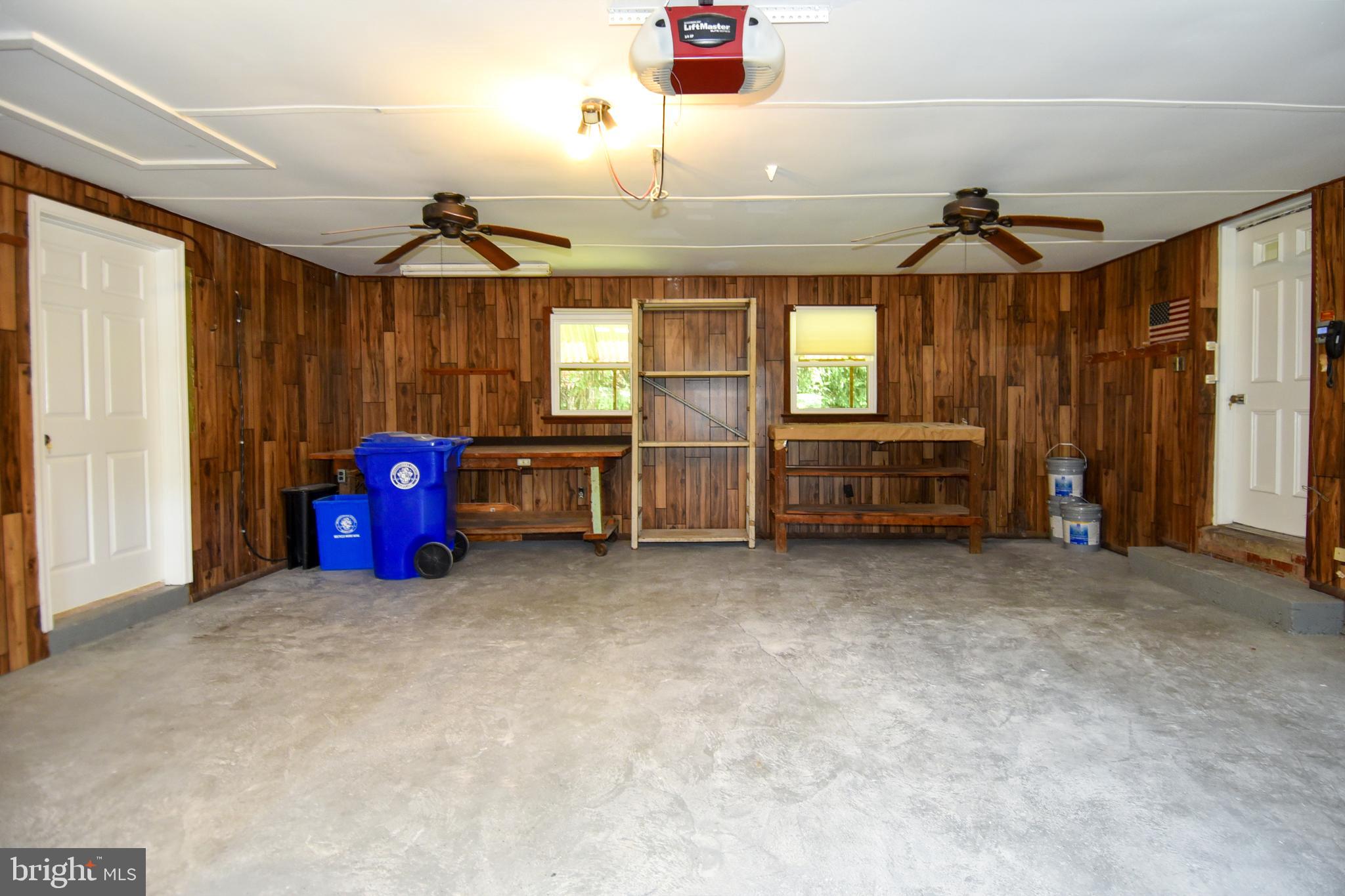 OAKMONT MANOR - Residential