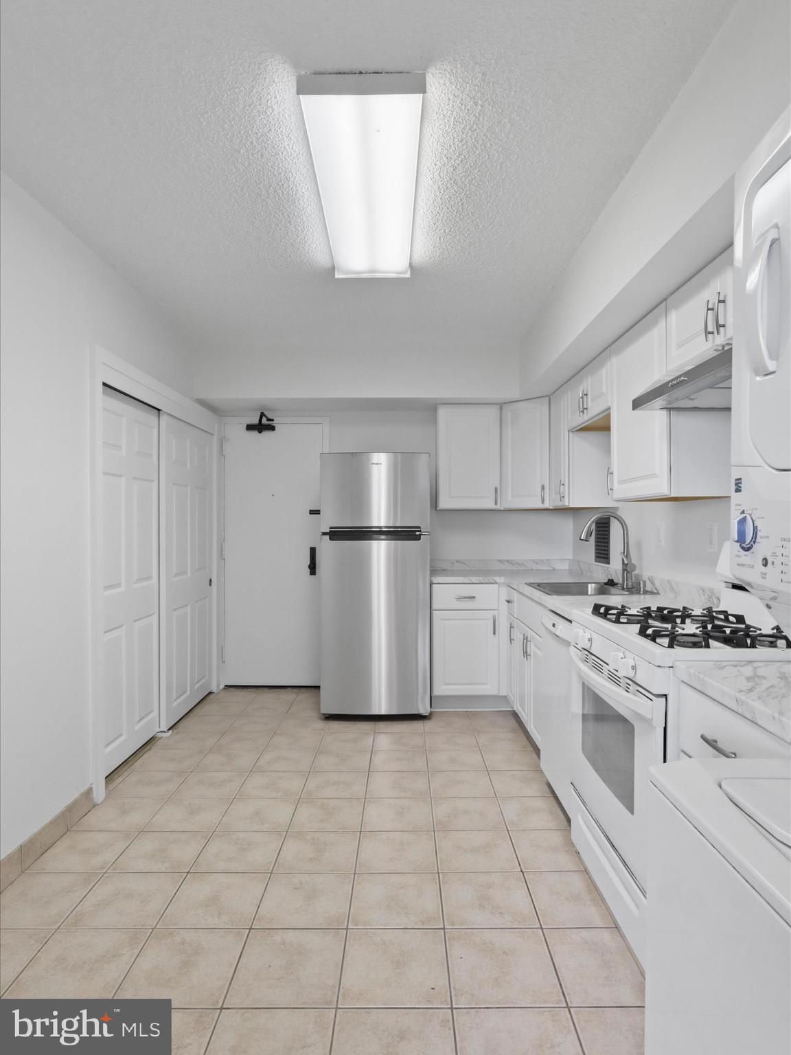 SKYLINE PLAZA - Residential Lease