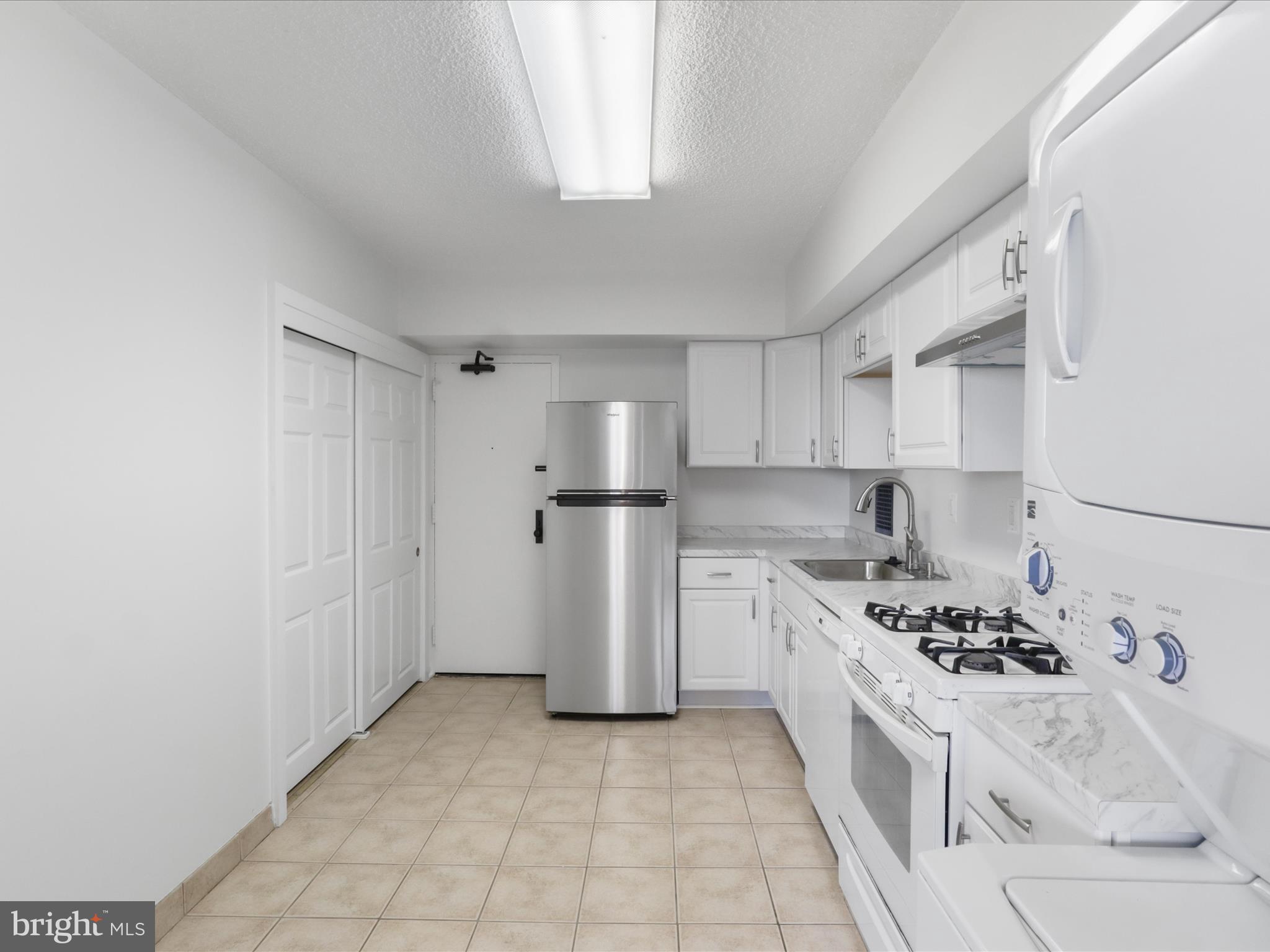 SKYLINE PLAZA - Residential Lease