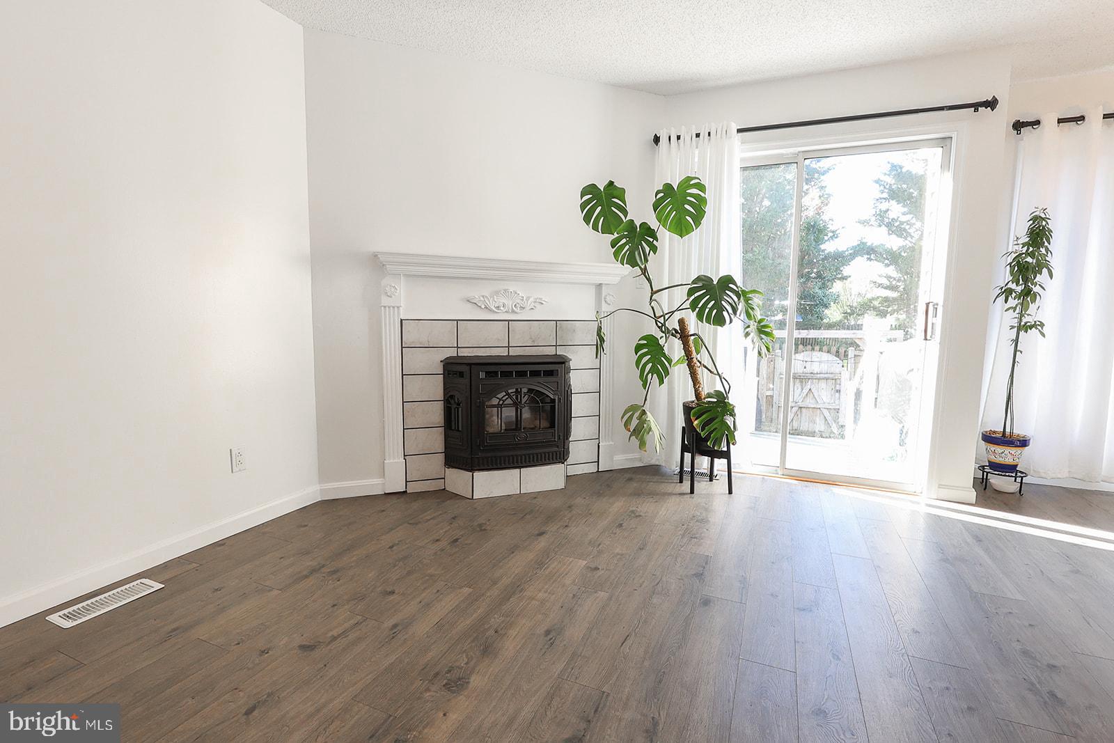 LONGFIELDS VILLAGE - Residential