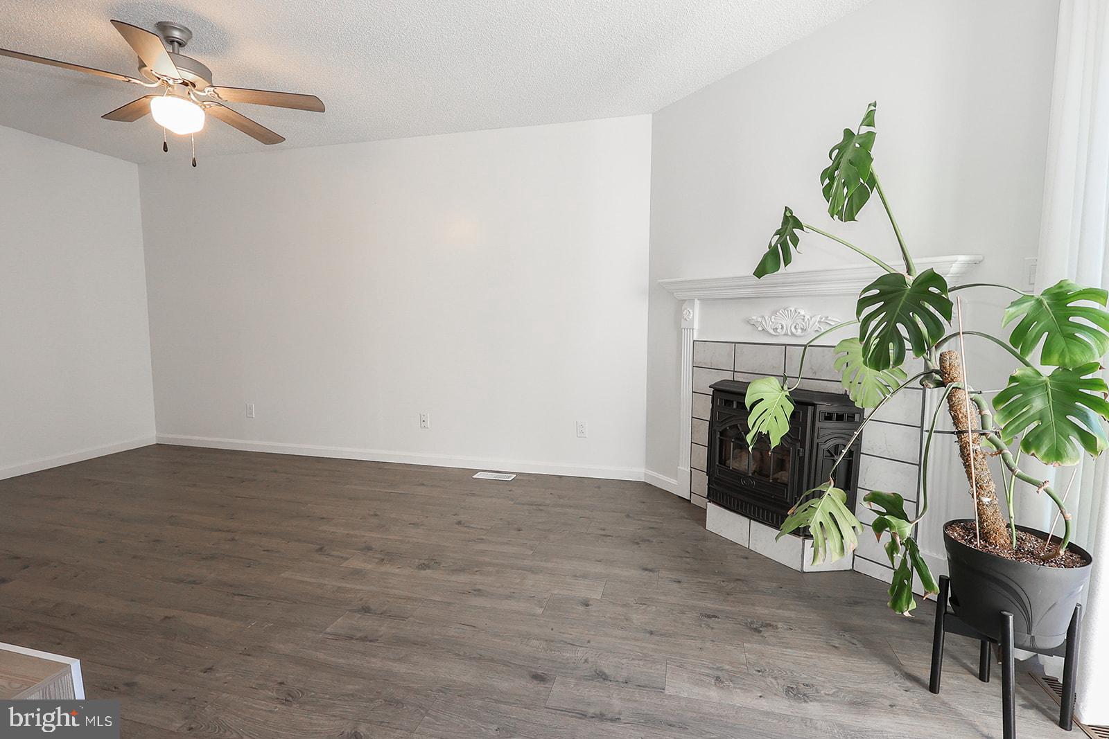 LONGFIELDS VILLAGE - Residential