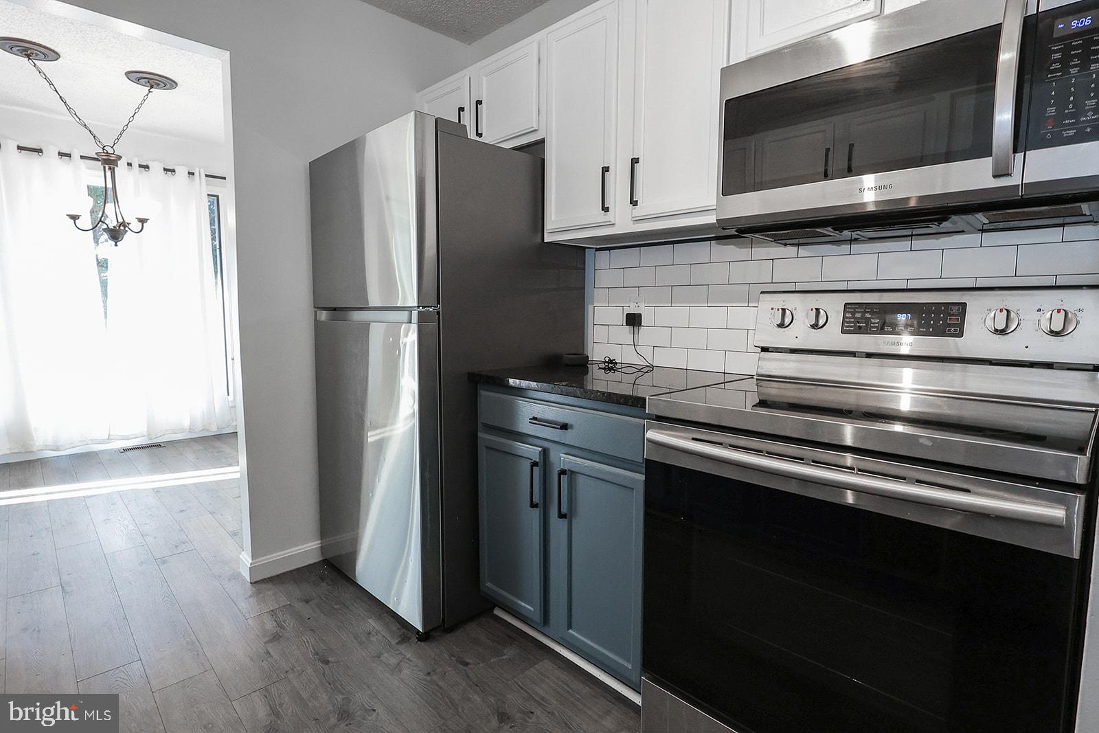 LONGFIELDS VILLAGE - Residential