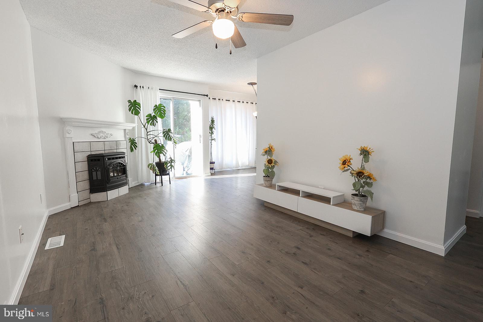 LONGFIELDS VILLAGE - Residential