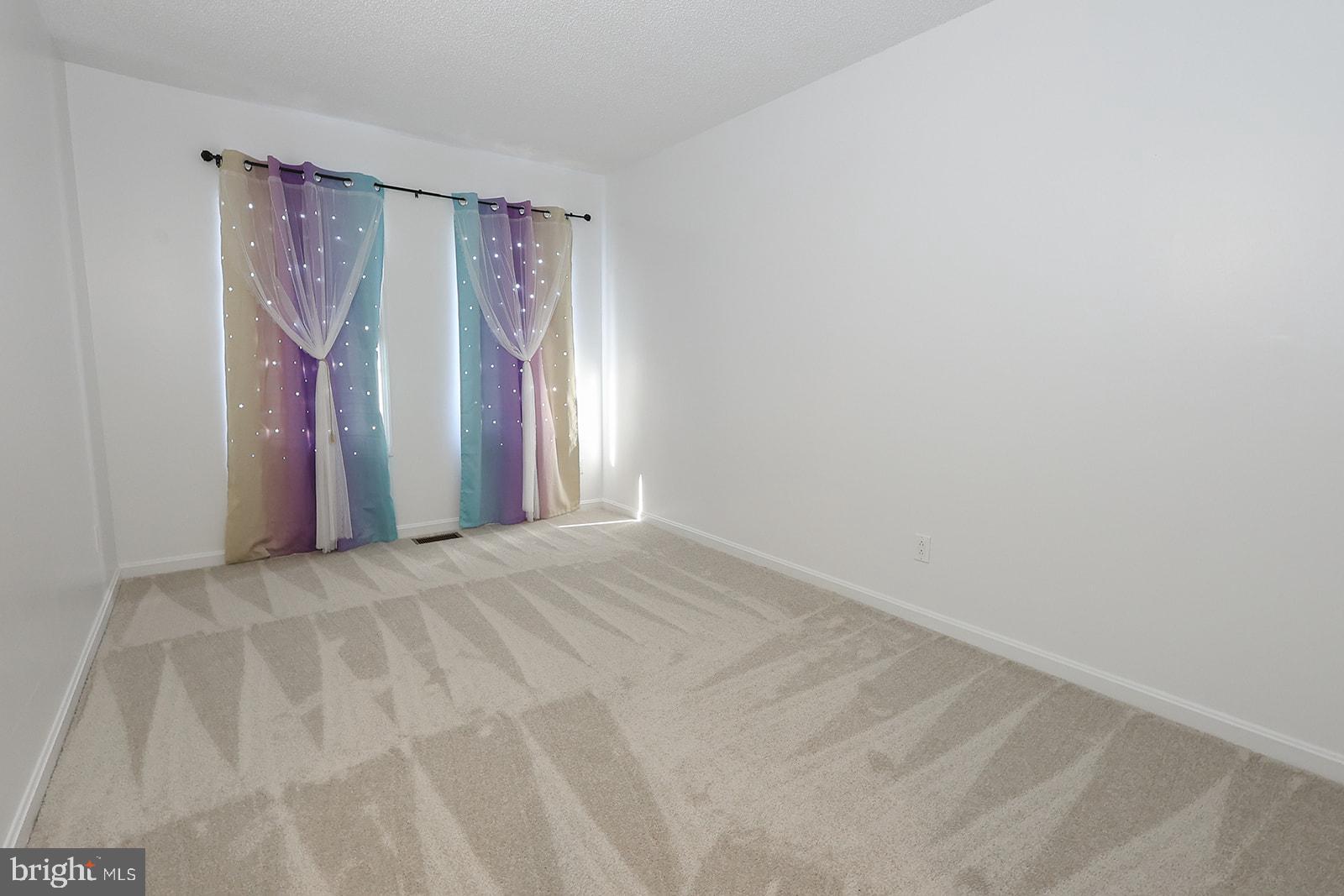 LONGFIELDS VILLAGE - Residential