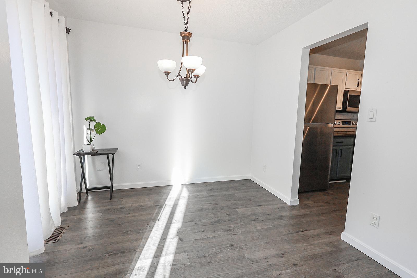 LONGFIELDS VILLAGE - Residential