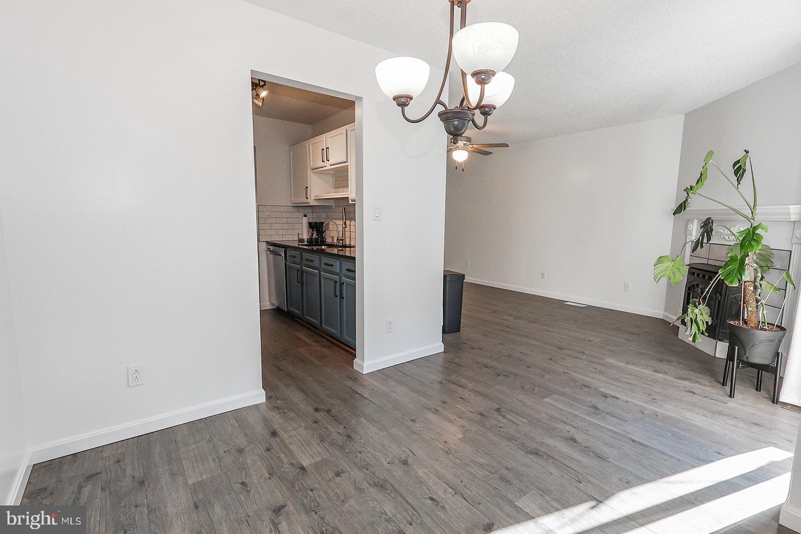 LONGFIELDS VILLAGE - Residential