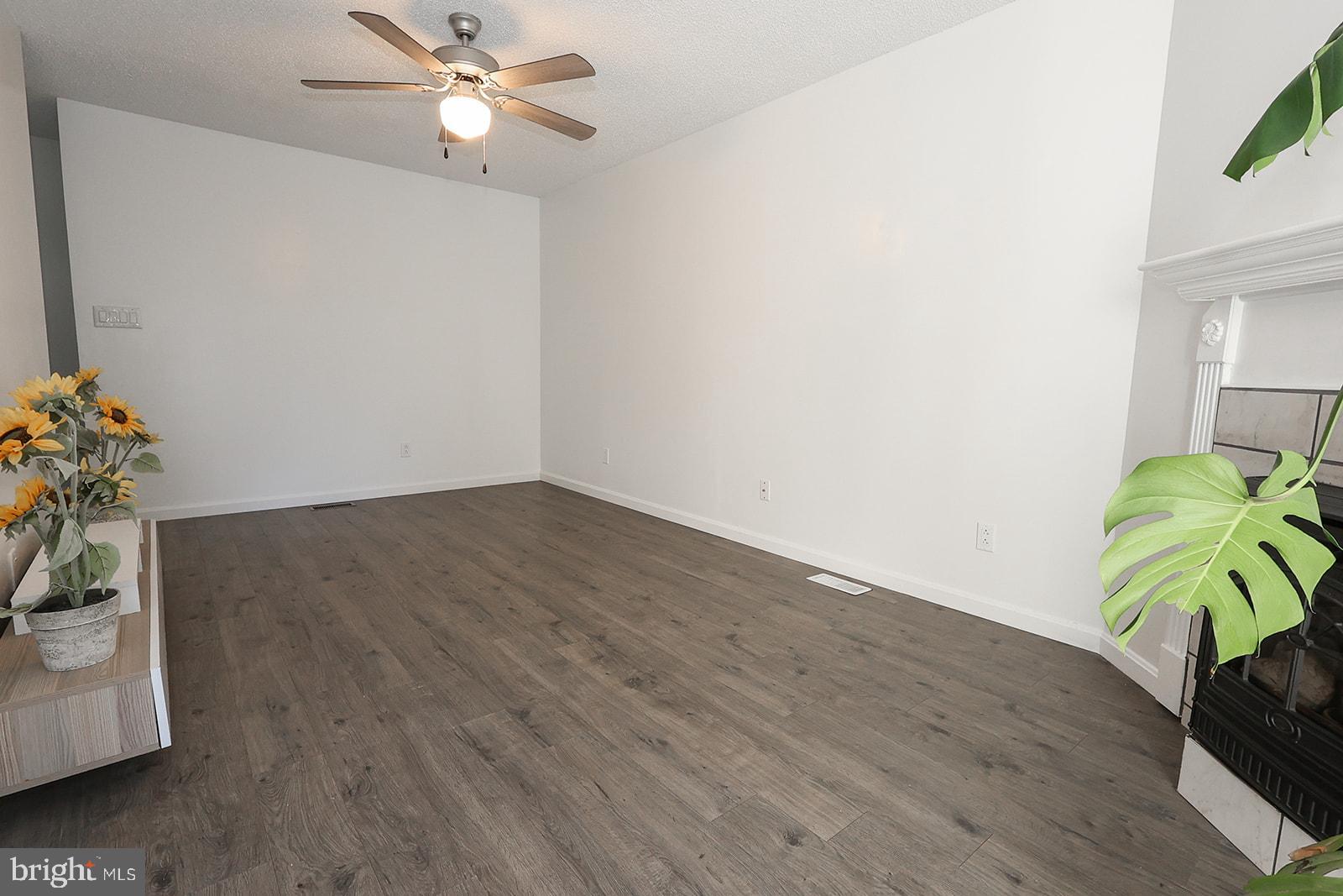 LONGFIELDS VILLAGE - Residential