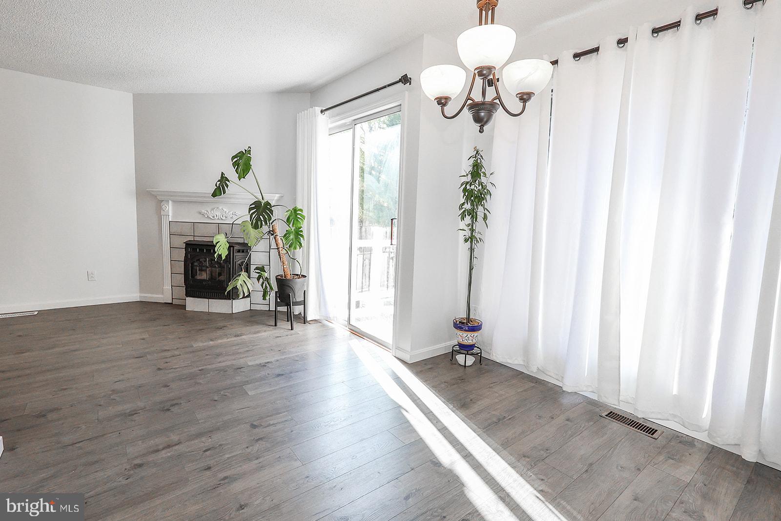 LONGFIELDS VILLAGE - Residential