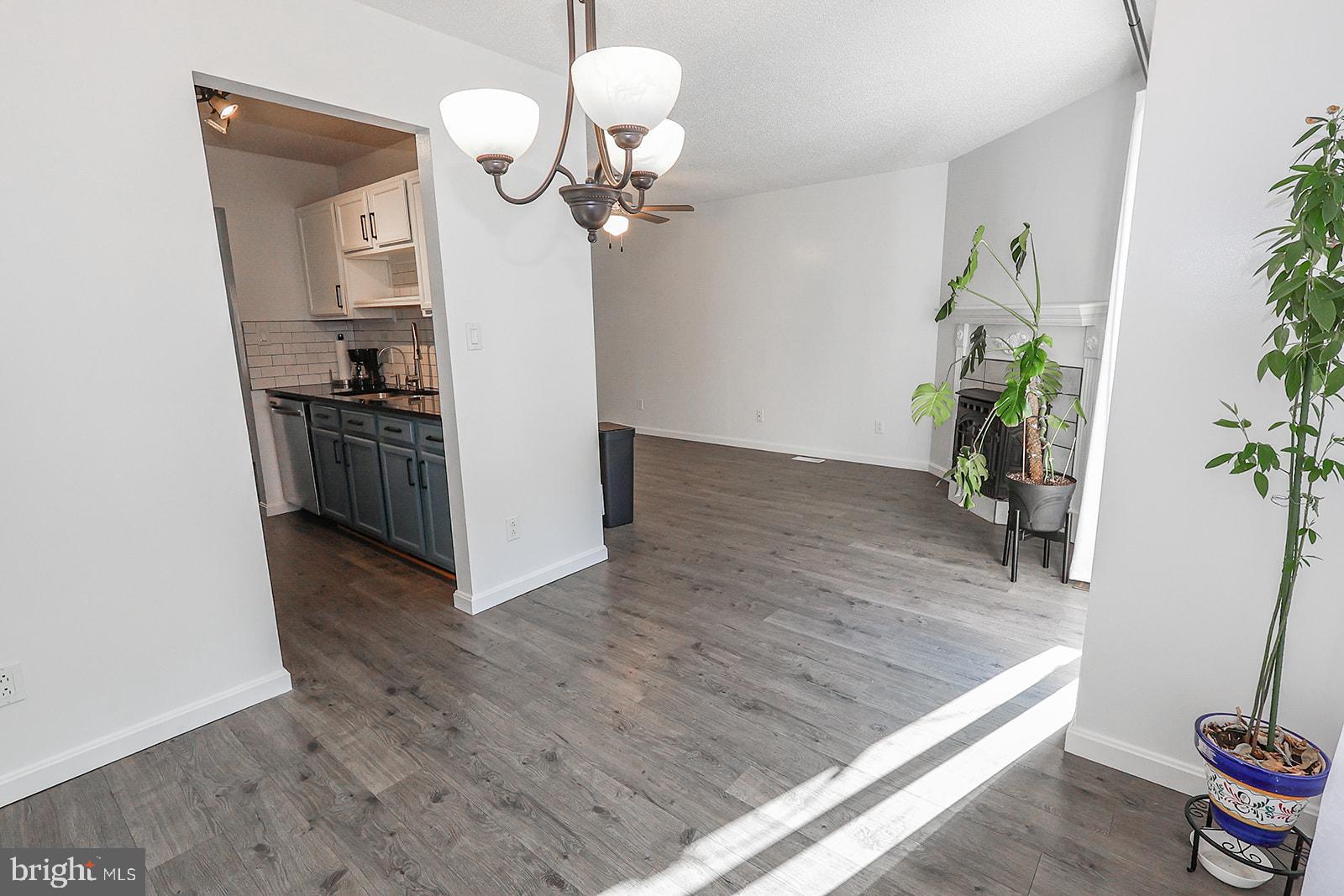 LONGFIELDS VILLAGE - Residential