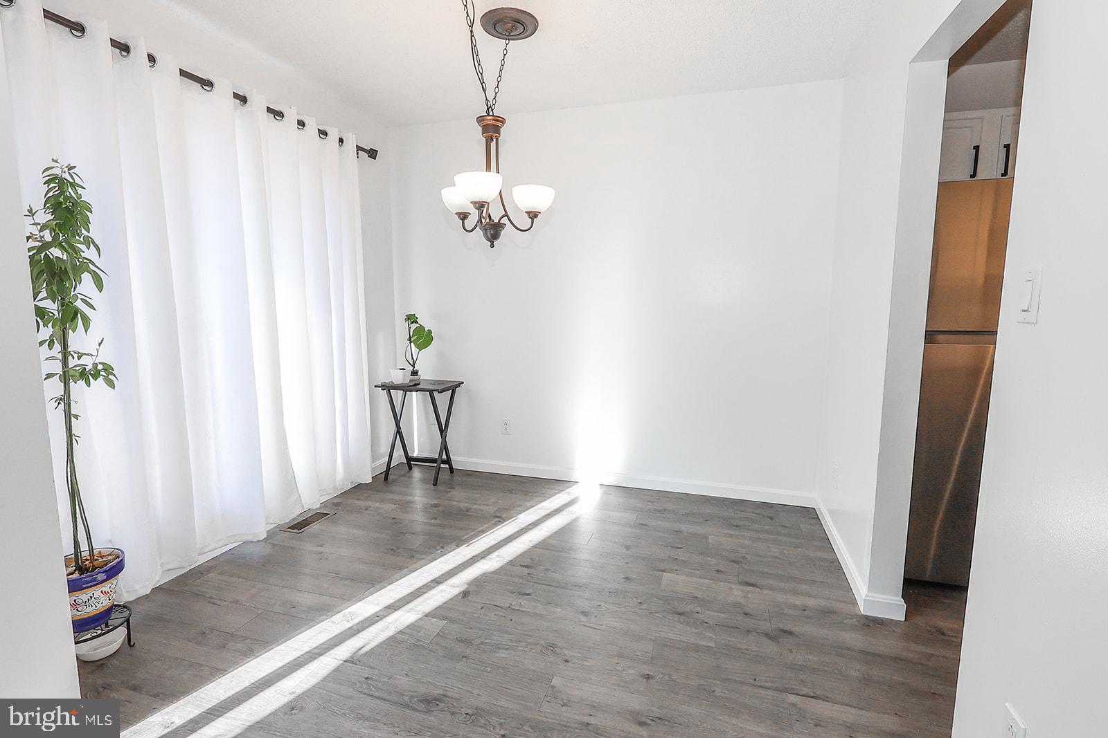 LONGFIELDS VILLAGE - Residential