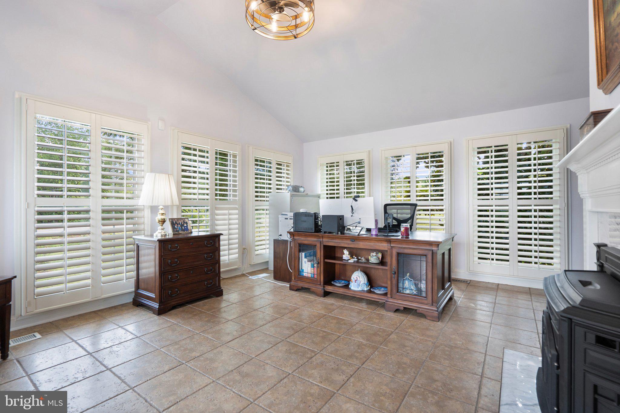 AVONDALE ESTATES - Residential