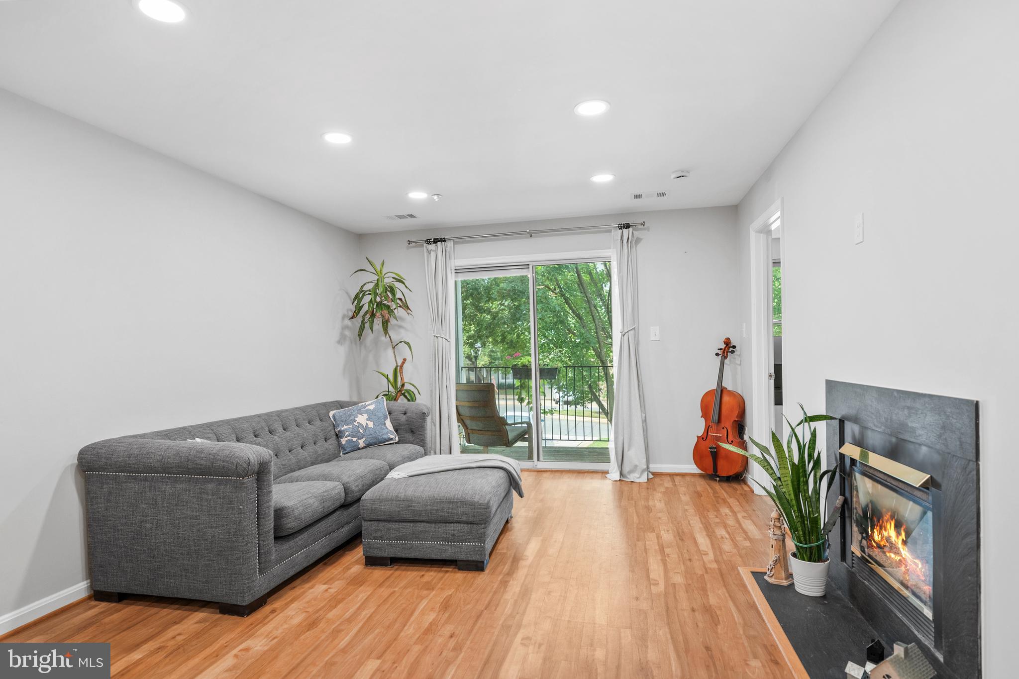 10010 VANDERBILT CIRCLE 6-9