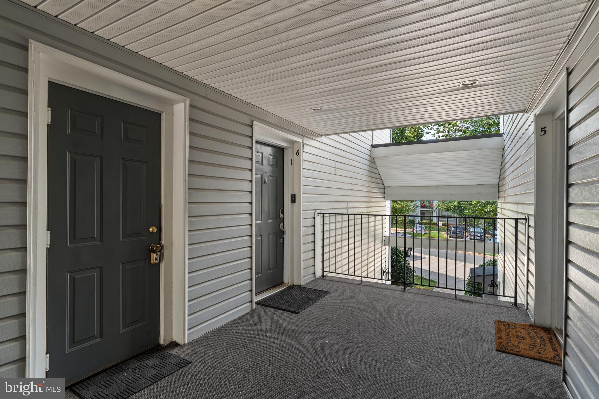10010 VANDERBILT CIRCLE 6-9