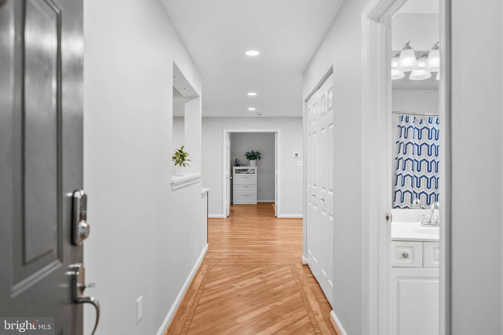 10010 VANDERBILT CIRCLE 6-9