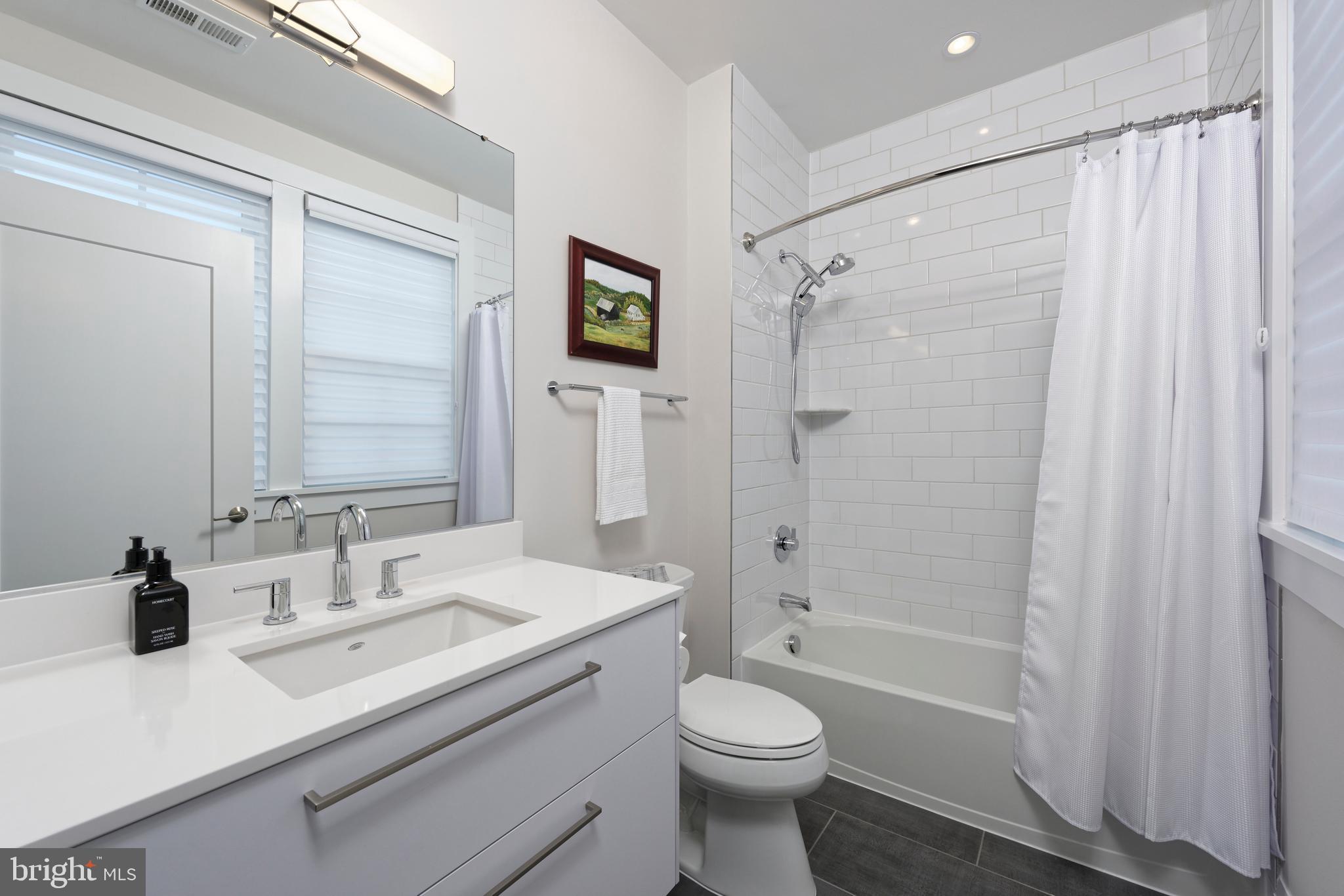 ROBINSON LANDING - Residential