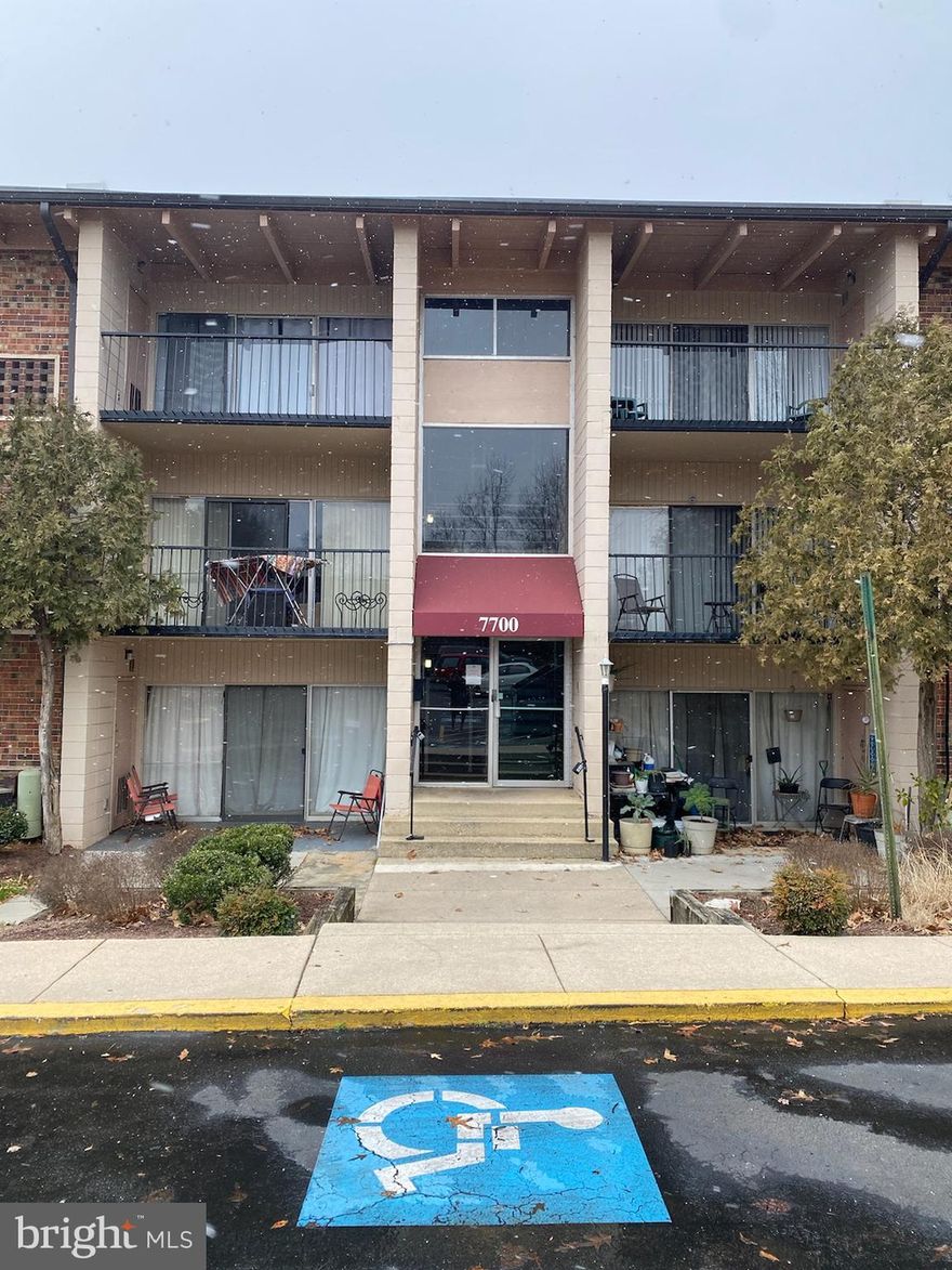 Charming one-bedroom condo with a cozy ambiance. This well-maintained unit offers a functional layout, a comfortable bedroom, and a modern kitchen. Ideal for those seeking a compact yet stylish living space. Conveniently located with access to amenities and local attractions.