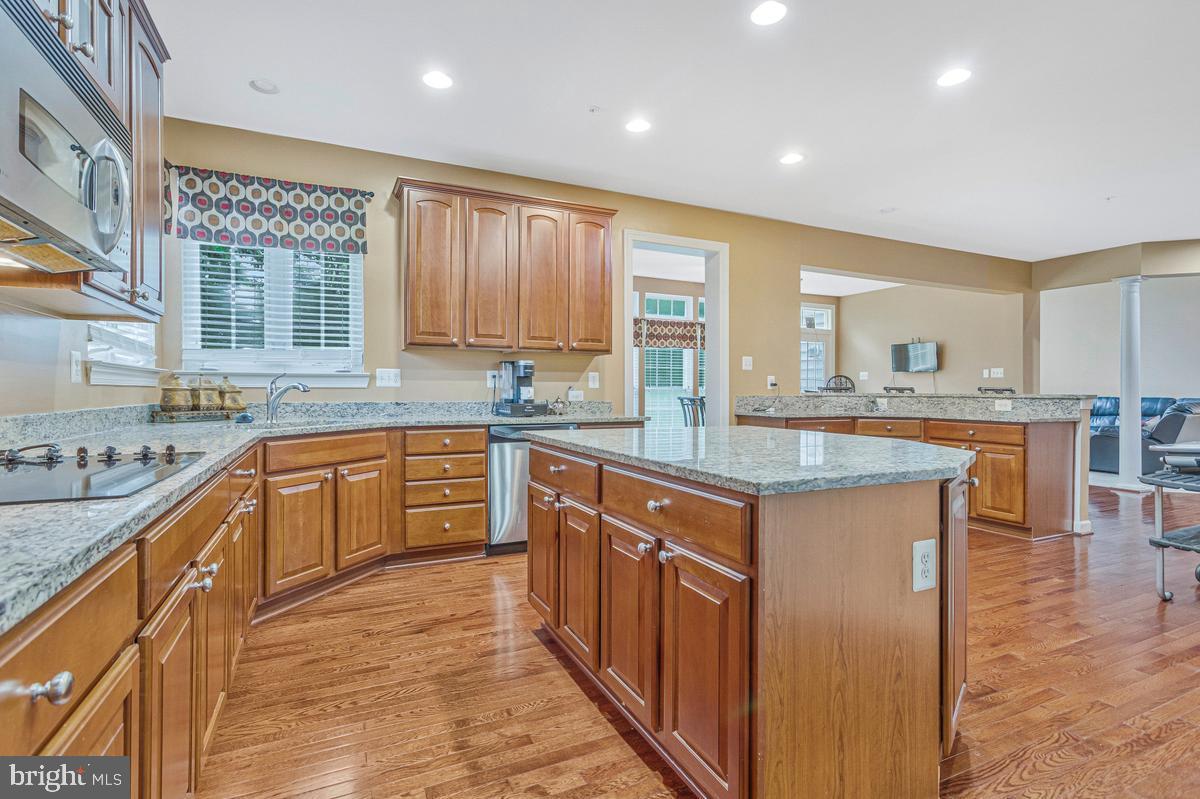 5563 NOTCHED BEAK COURT
