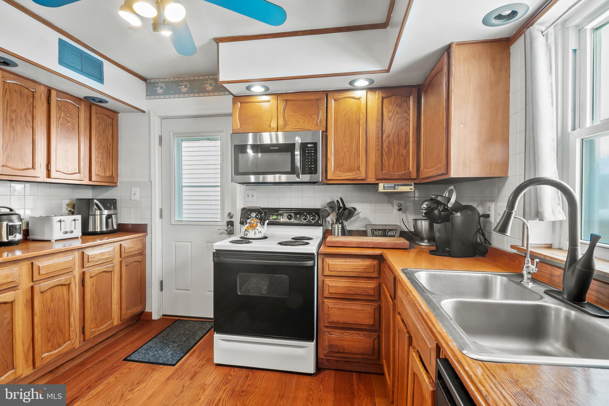 HARBOUR OAKS - Residential