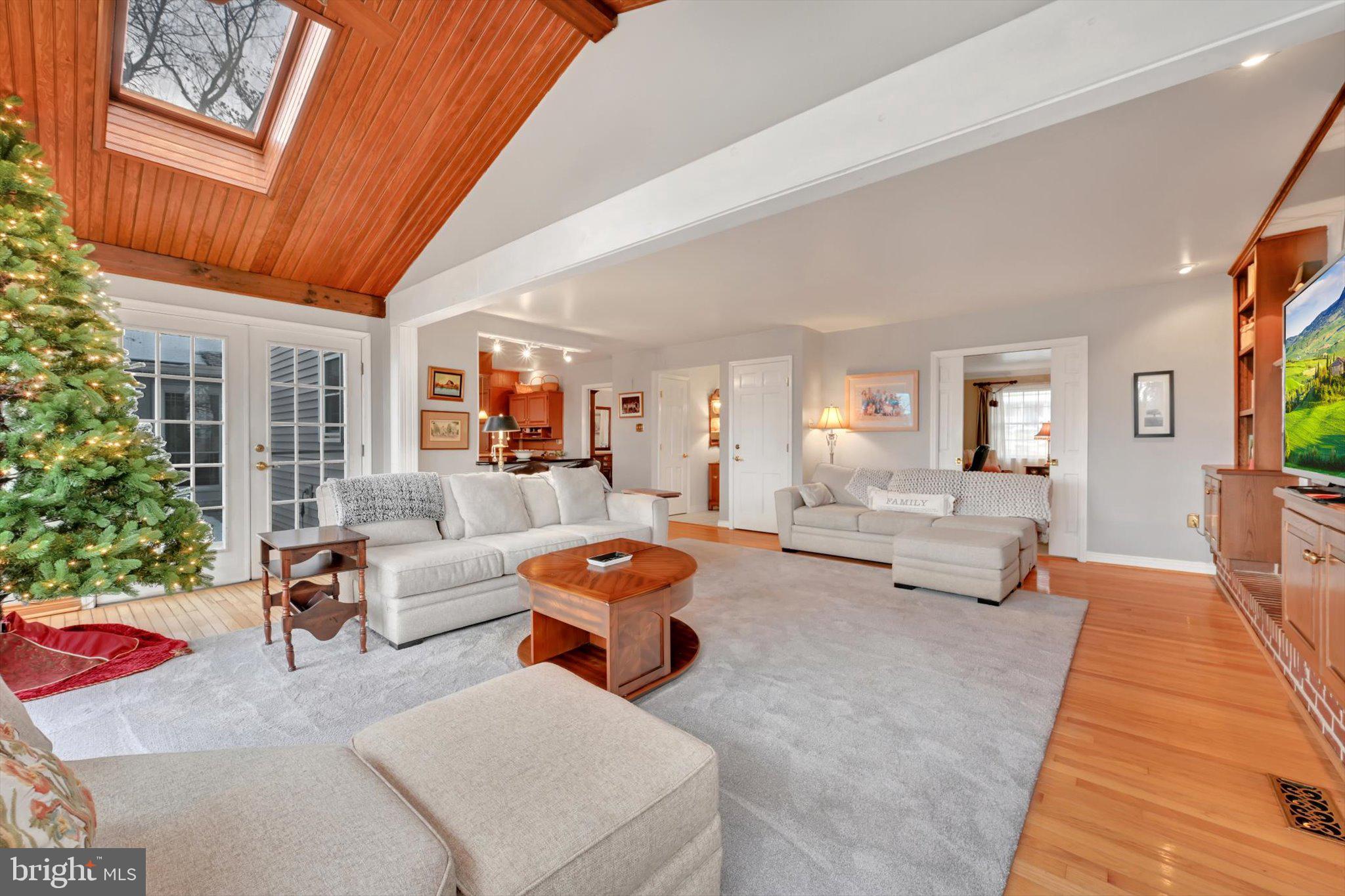 121 GRANDVIEW BOULEVARD