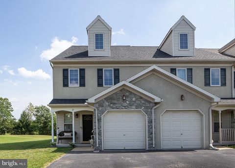 Photo of 27 GROUSE DR, DENVER, PA 17517 (MLS # PALA2039374)