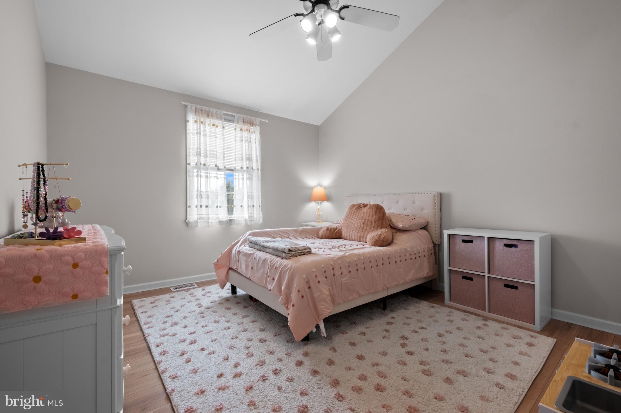 HAMPTON BRIDGE - Residential