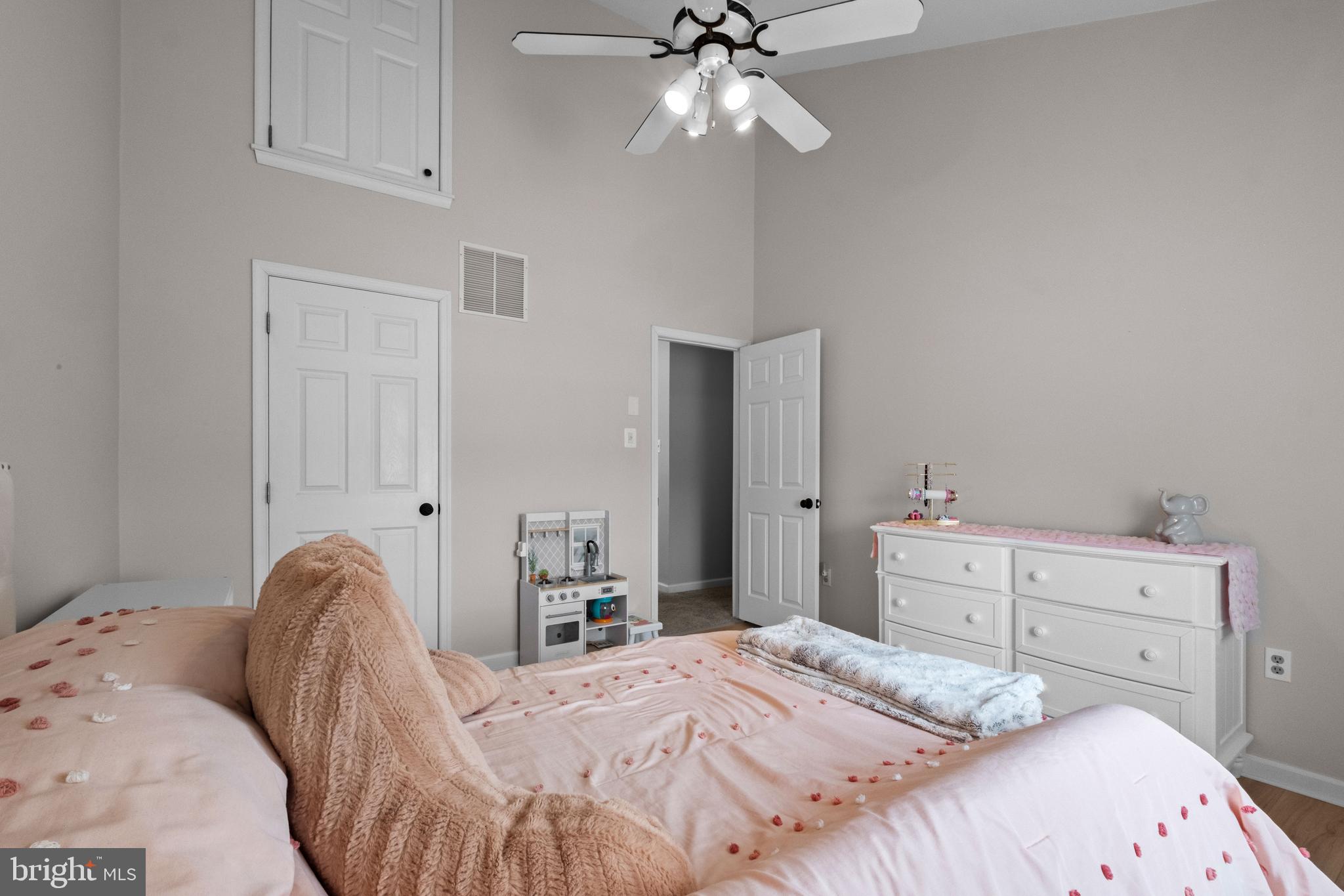 HAMPTON BRIDGE - Residential