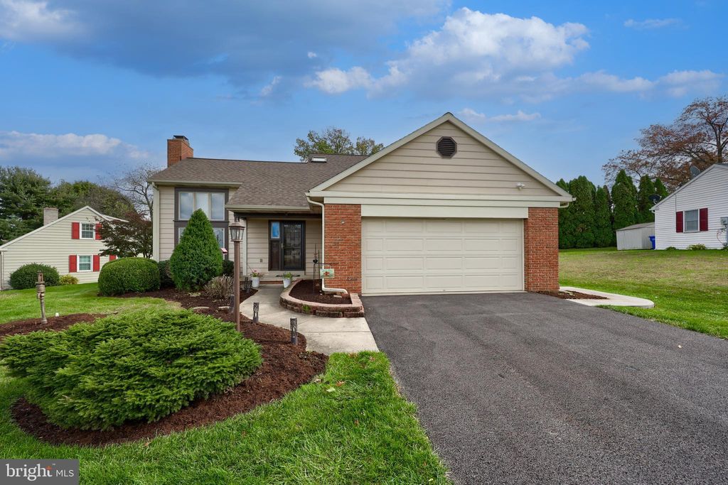 Photo of 113 Florentine Drive, WILLOW STREET, PA 17584 (MLS # PALA2083670)