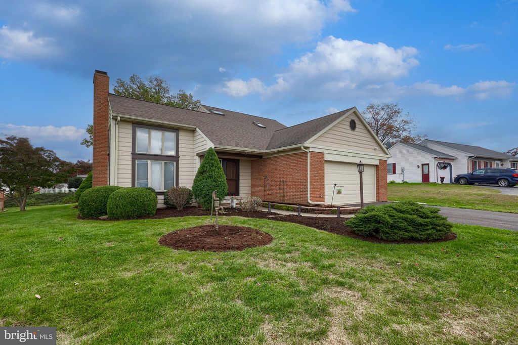 Photo of 113 Florentine Drive, WILLOW STREET, PA 17584 (MLS # PALA2083670)