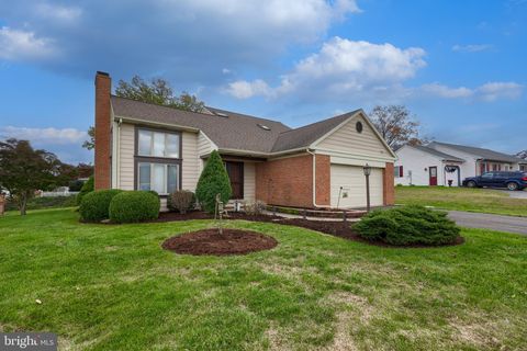 Homes For Sale - 113 Florentine Drive<br/> WILLOW STREET, PA 17584