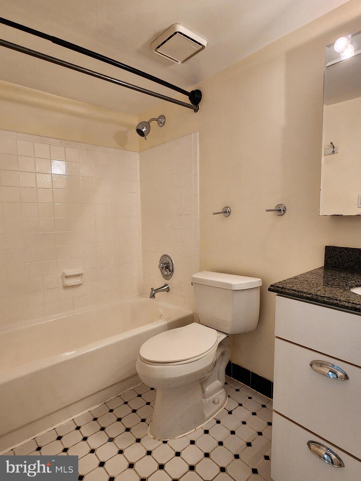 HUNTING RIDGE CONDOMINIUM - Residential Lease