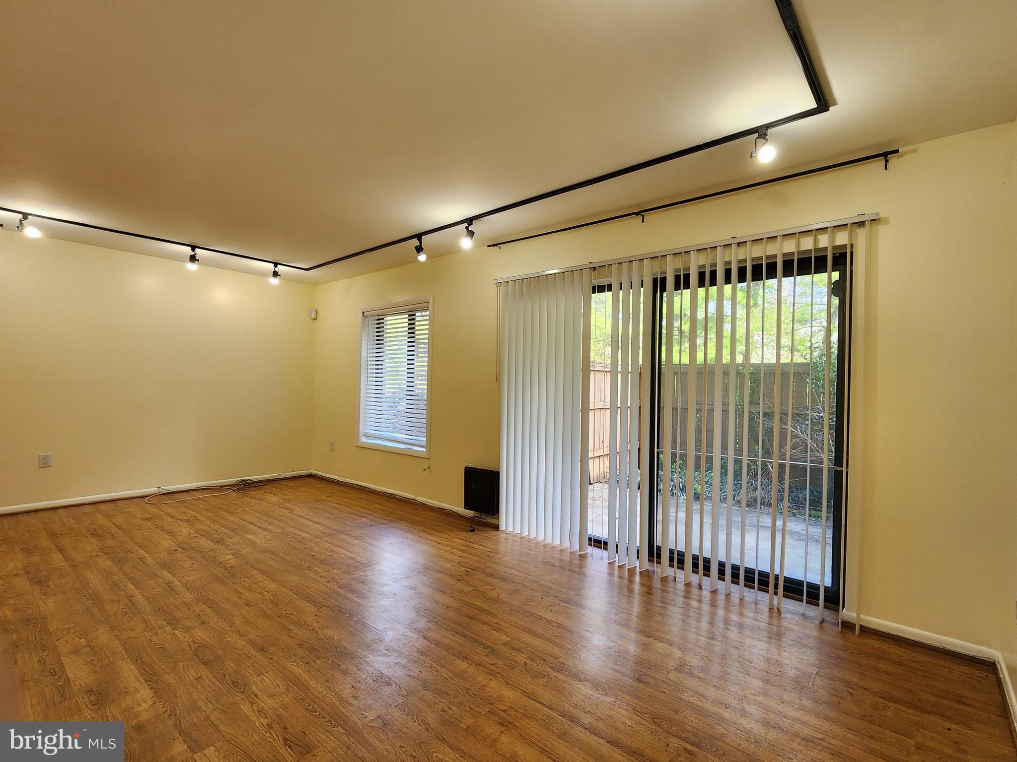 HUNTING RIDGE CONDOMINIUM - Residential Lease