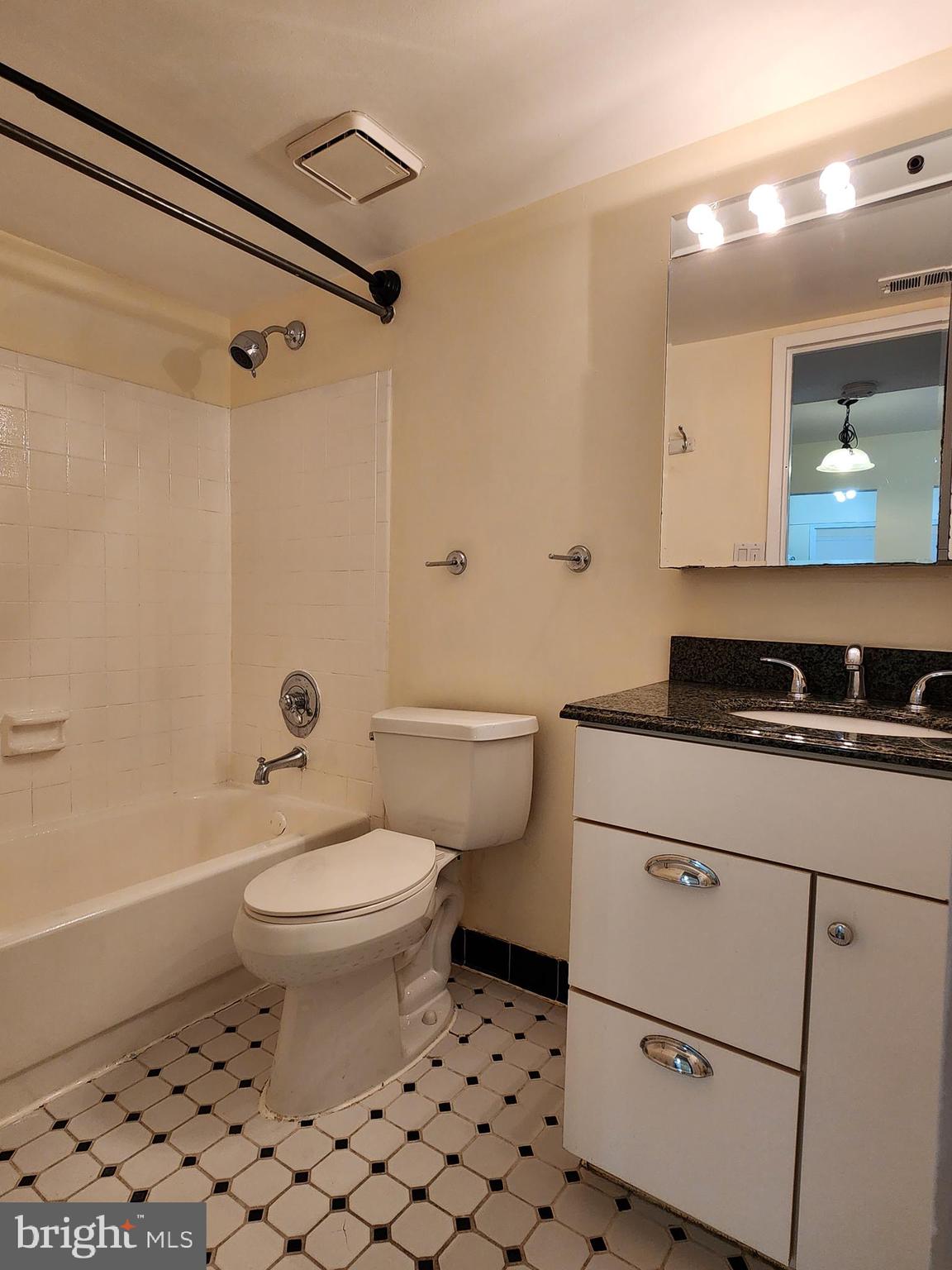 HUNTING RIDGE CONDOMINIUM - Residential Lease