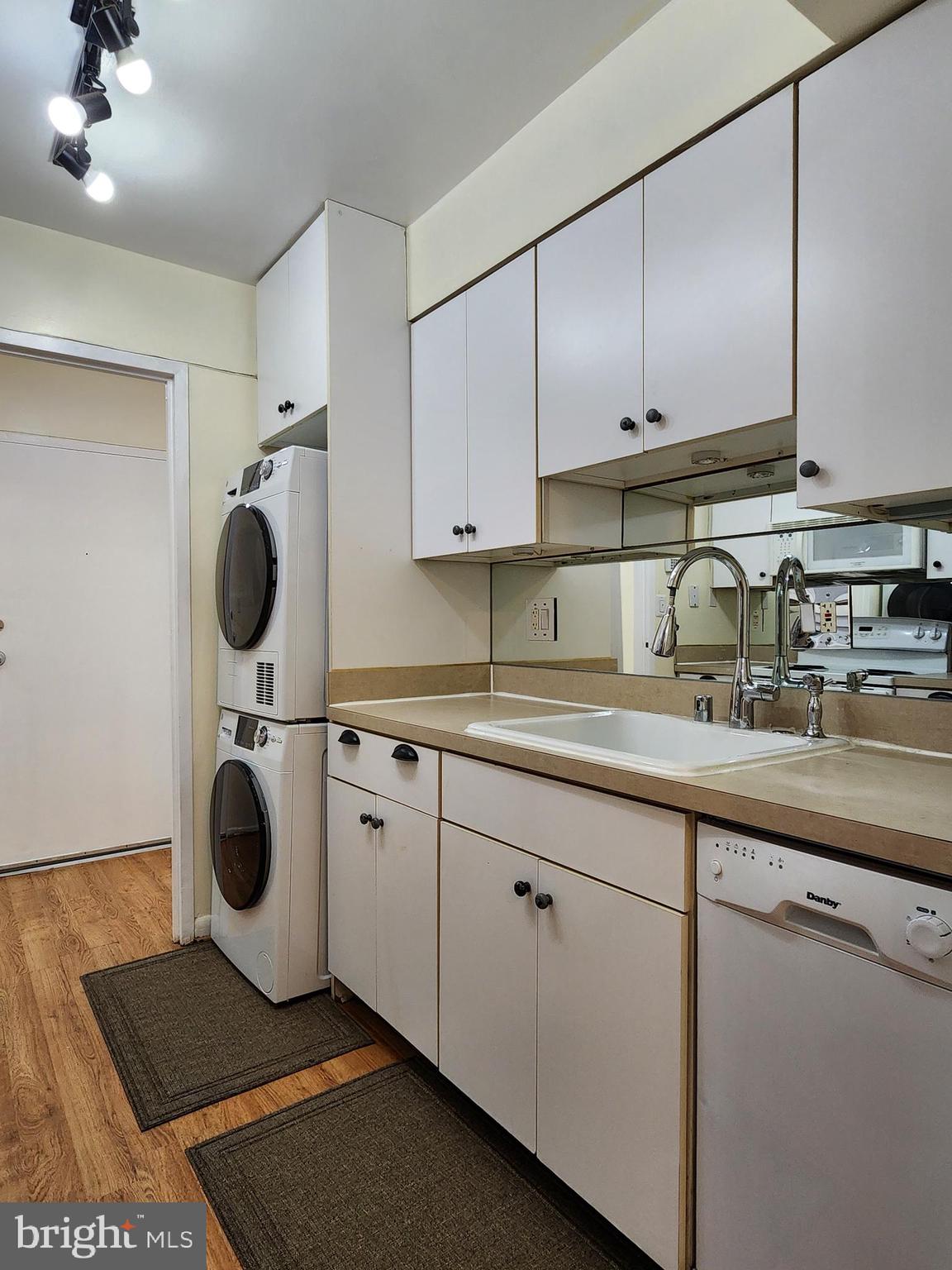 HUNTING RIDGE CONDOMINIUM - Residential Lease