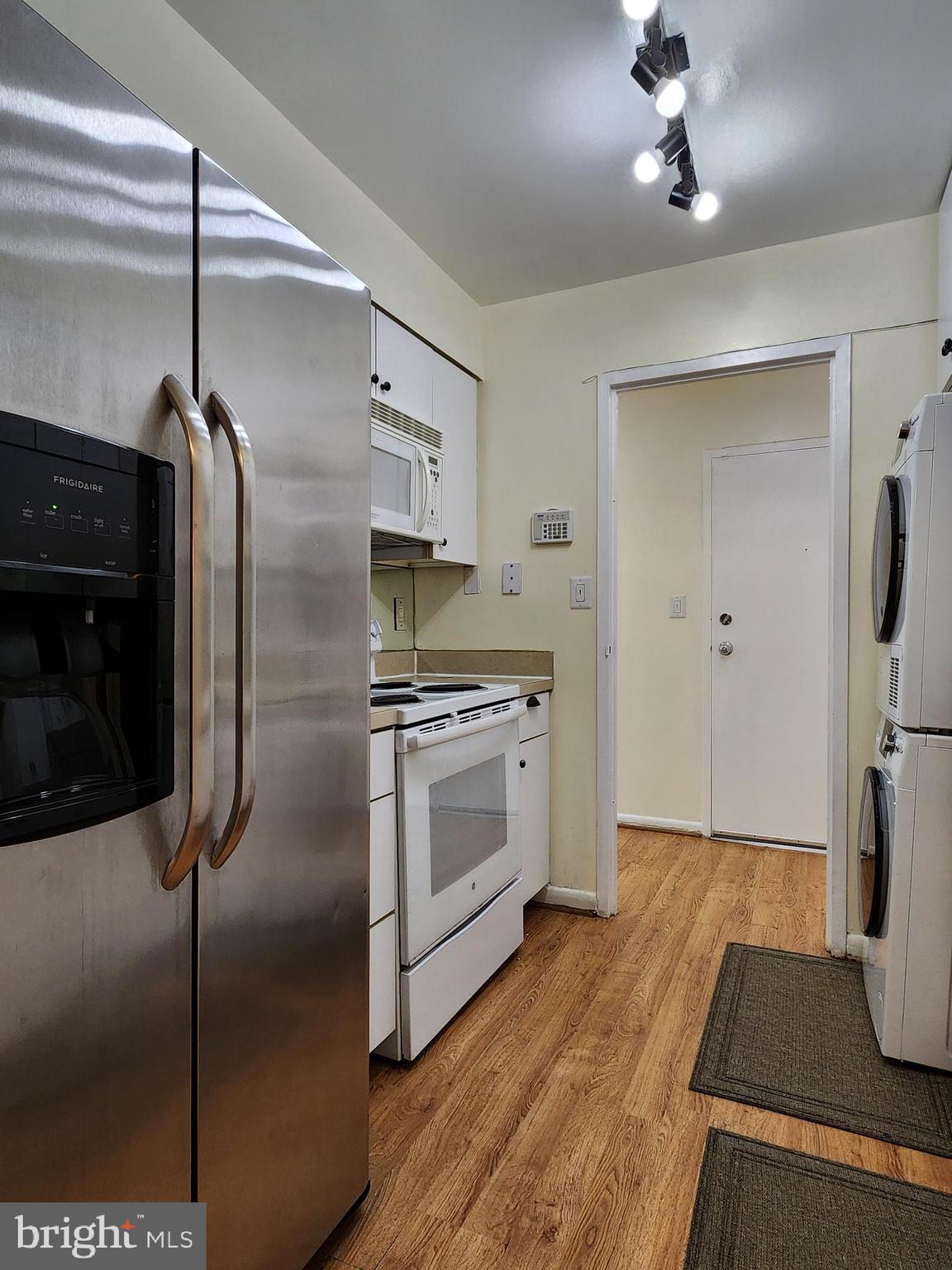 HUNTING RIDGE CONDOMINIUM - Residential Lease