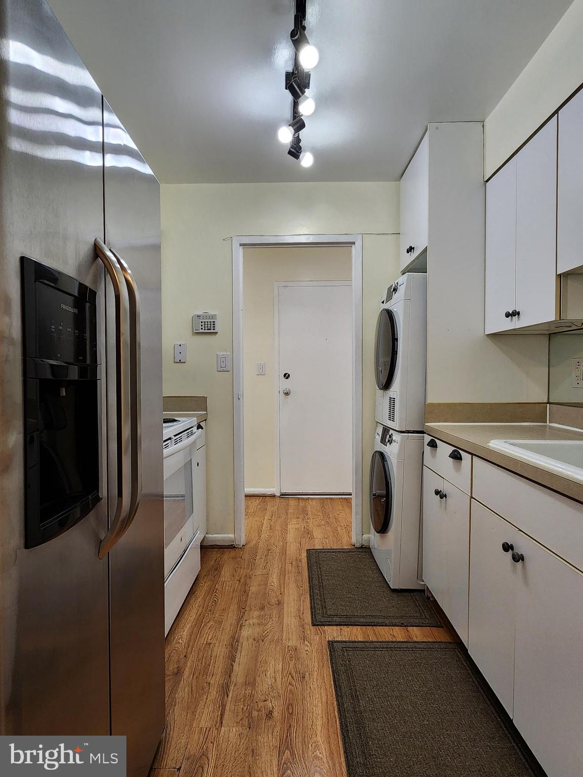 HUNTING RIDGE CONDOMINIUM - Residential Lease