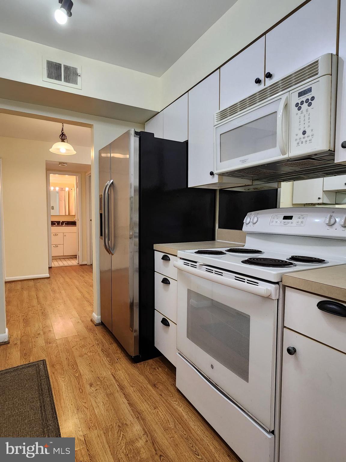 HUNTING RIDGE CONDOMINIUM - Residential Lease