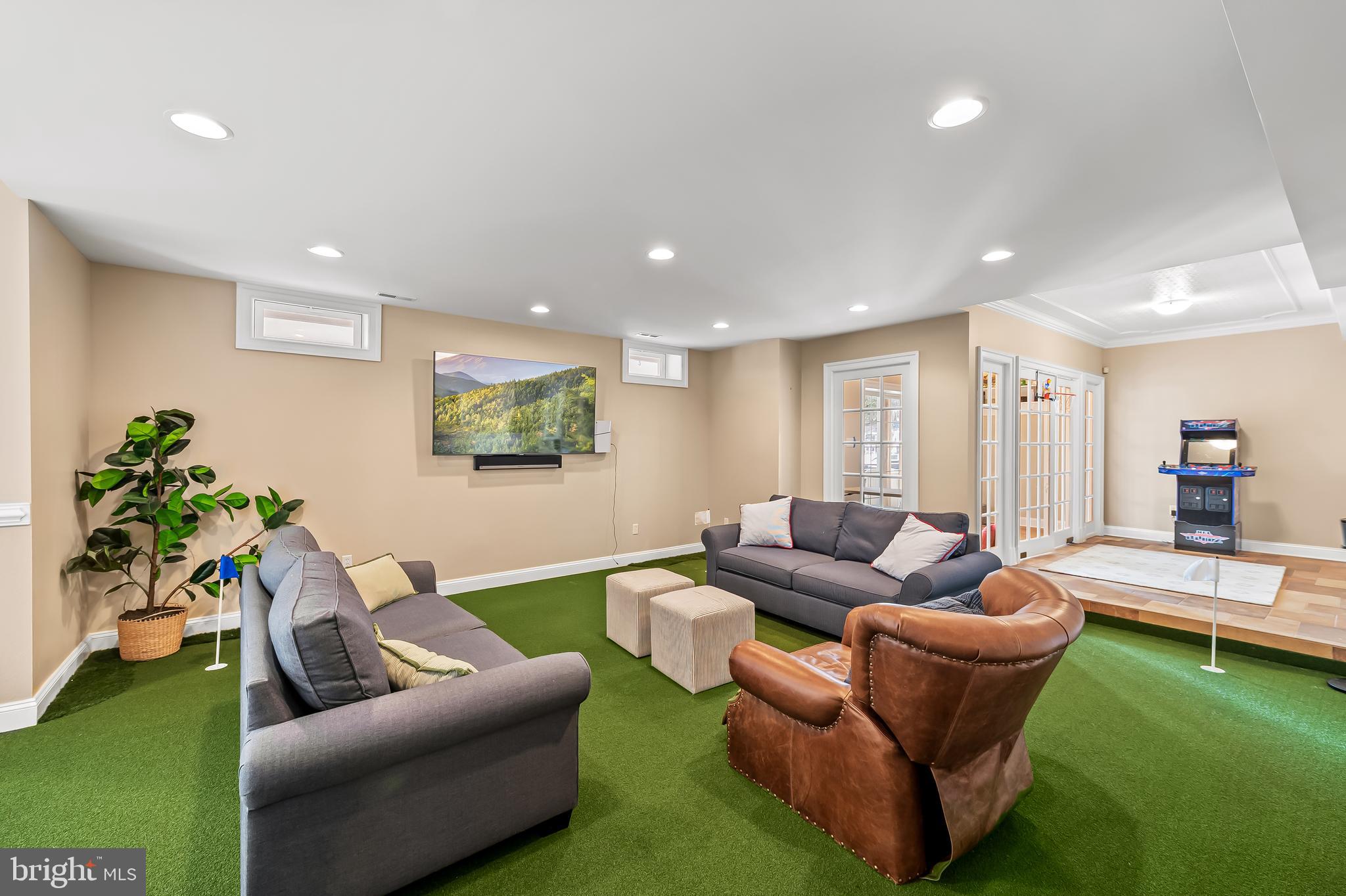 RIVER DOWNS - Residential