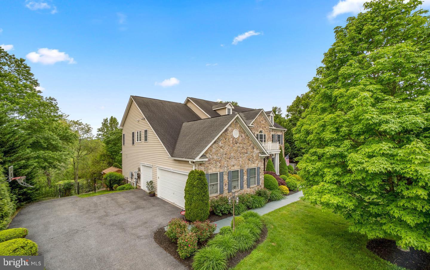 RIVER DOWNS - Residential