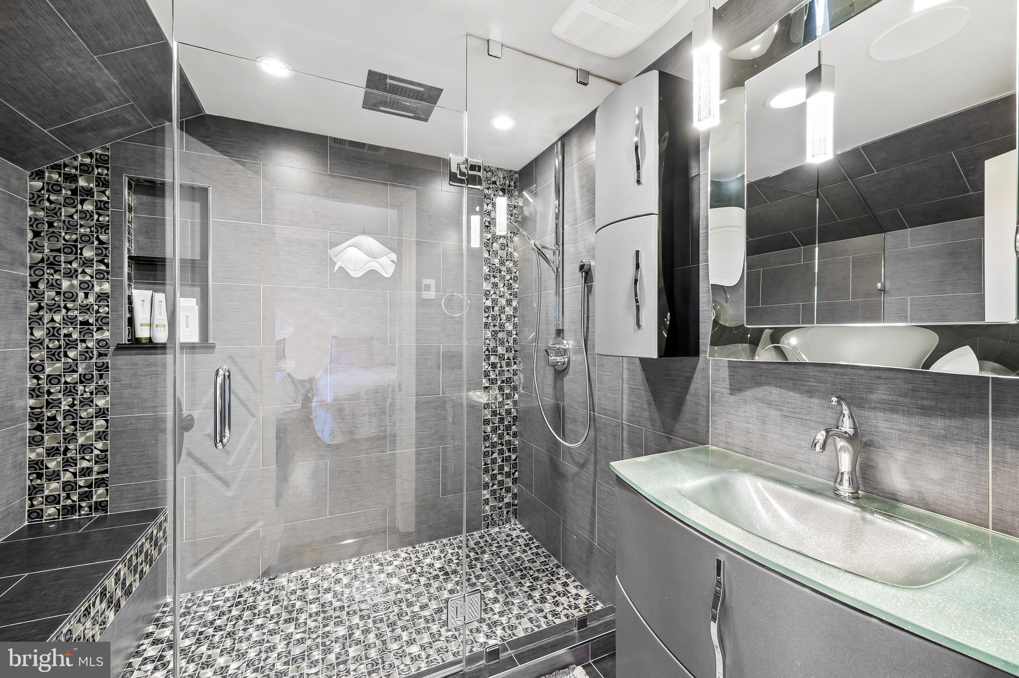 RIVER DOWNS - Residential