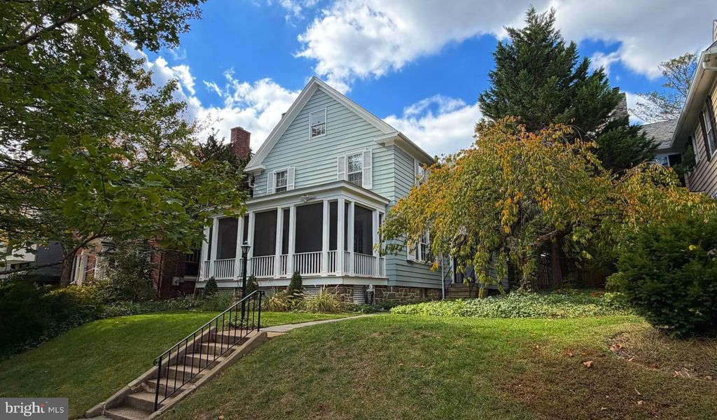 Photo of 2710 36th Street NW, WASHINGTON, DC 20007 (MLS # DCDC2229036)