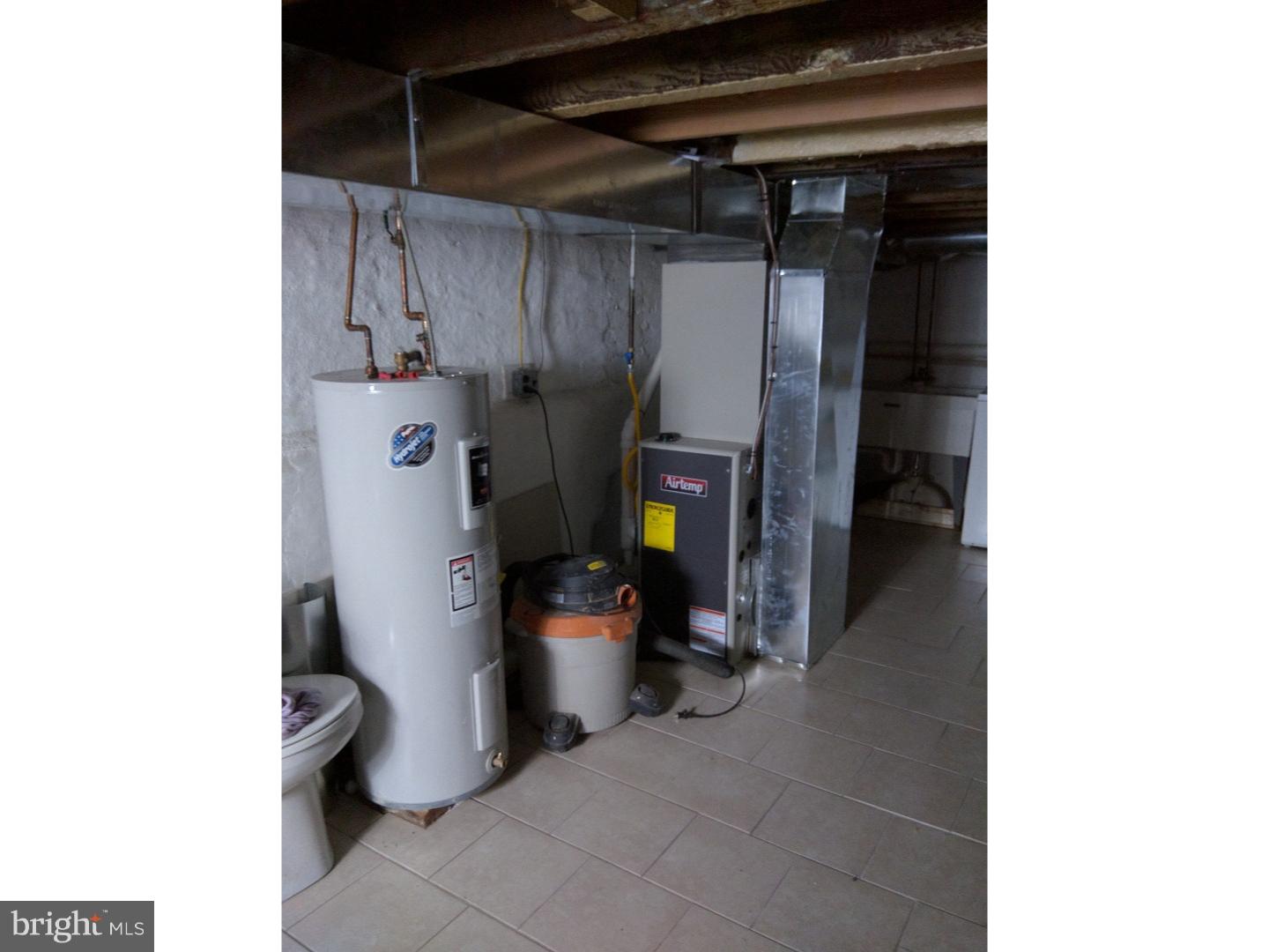 PORT RICHMOND - Residential Lease