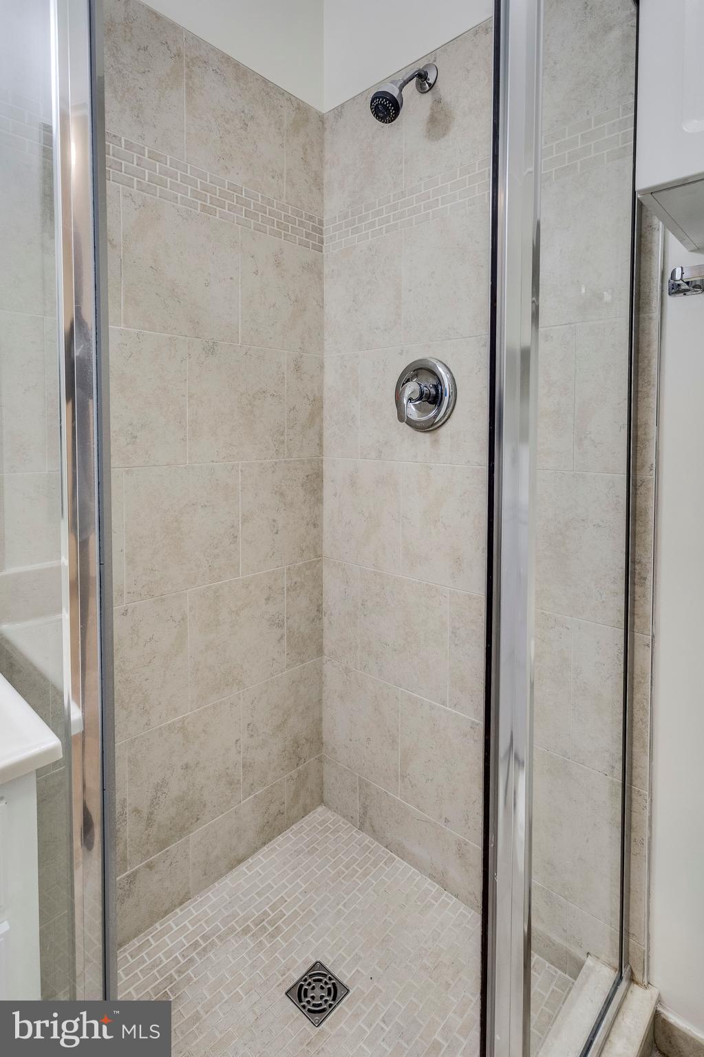 FAIRLINGTON GLEN - Residential Lease