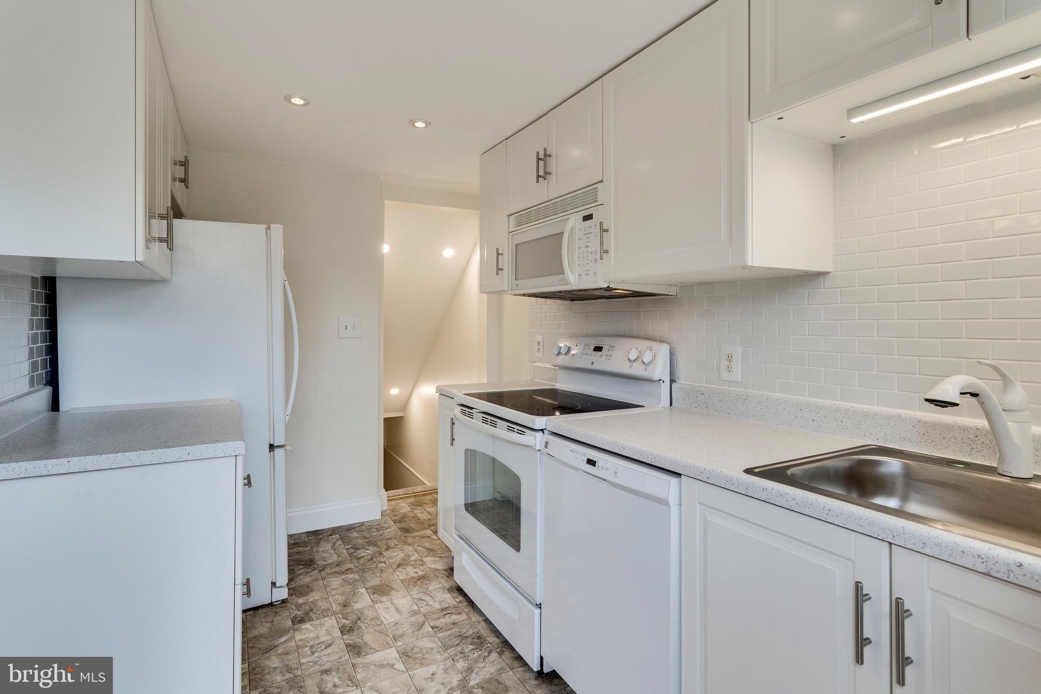 FAIRLINGTON GLEN - Residential Lease