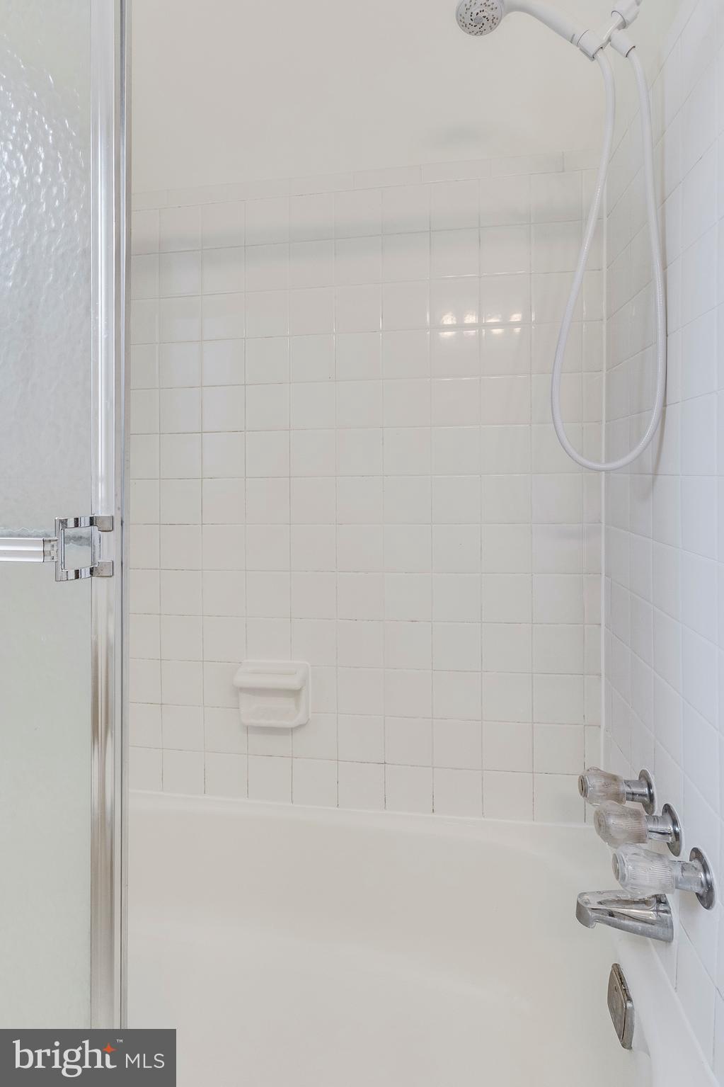 FAIRLINGTON GLEN - Residential Lease