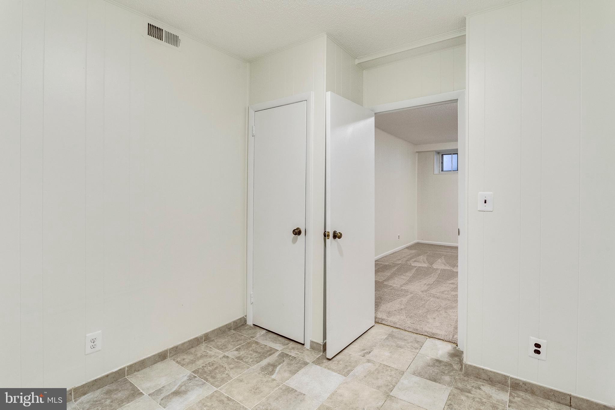 FAIRLINGTON GLEN - Residential Lease