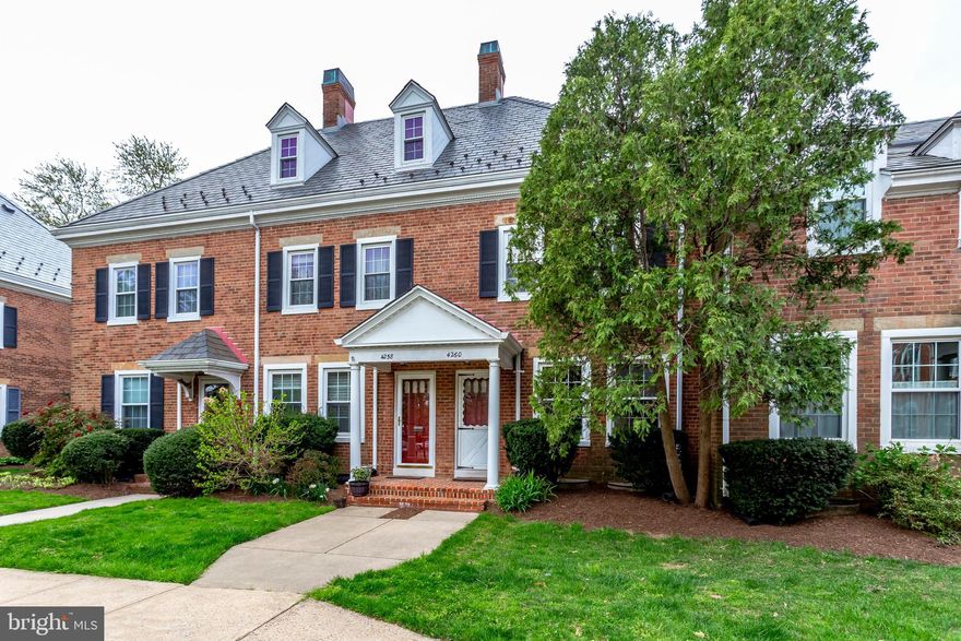 Popular 1500 square foot Clarendon model in Fairlington Glen. Great attic storage, lovely hardwoods, and fenced brick patio.  Well located in a large treed courtyard near pool and tennis.  Updated kitchen..  Close to shops and restaurants with quick access to I-395.