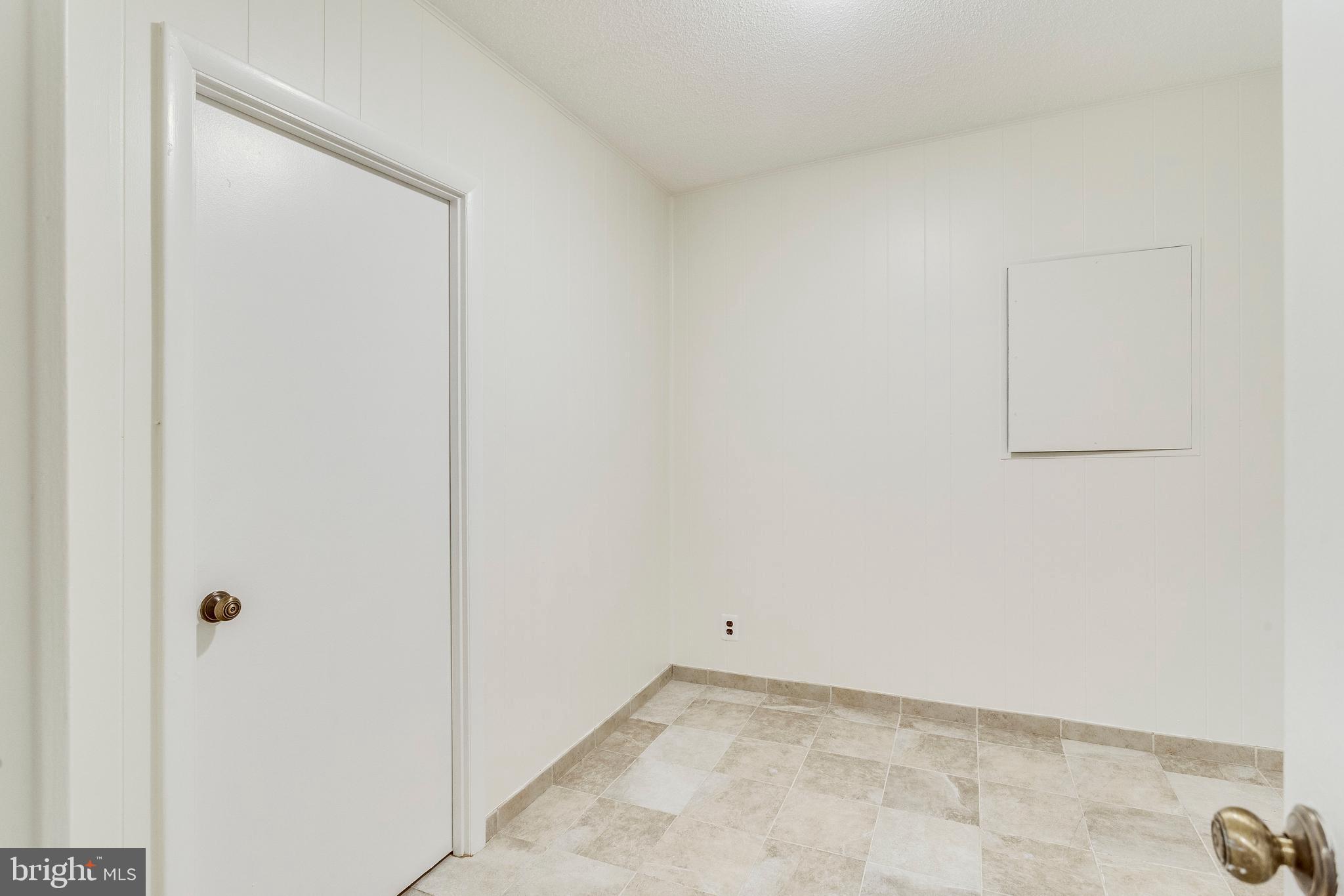 FAIRLINGTON GLEN - Residential Lease